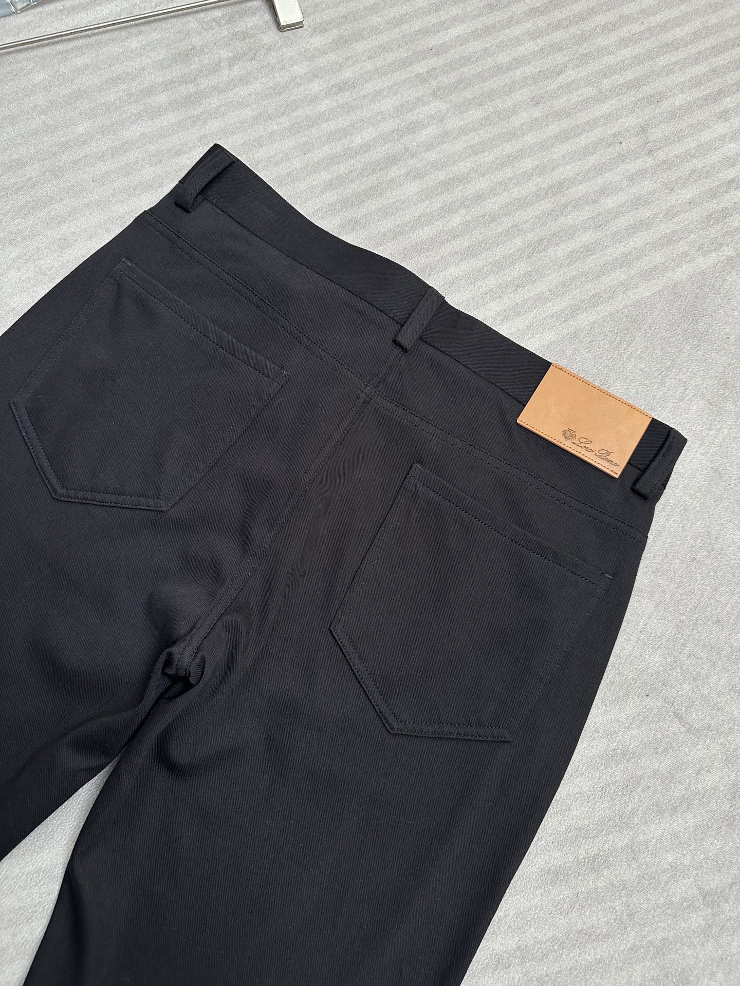 Loro Piana诺悠翩雅26SS早春新款五袋款休闲裤 面料精选斜纹高弹面料 柔软舒适 经典百搭 老钱