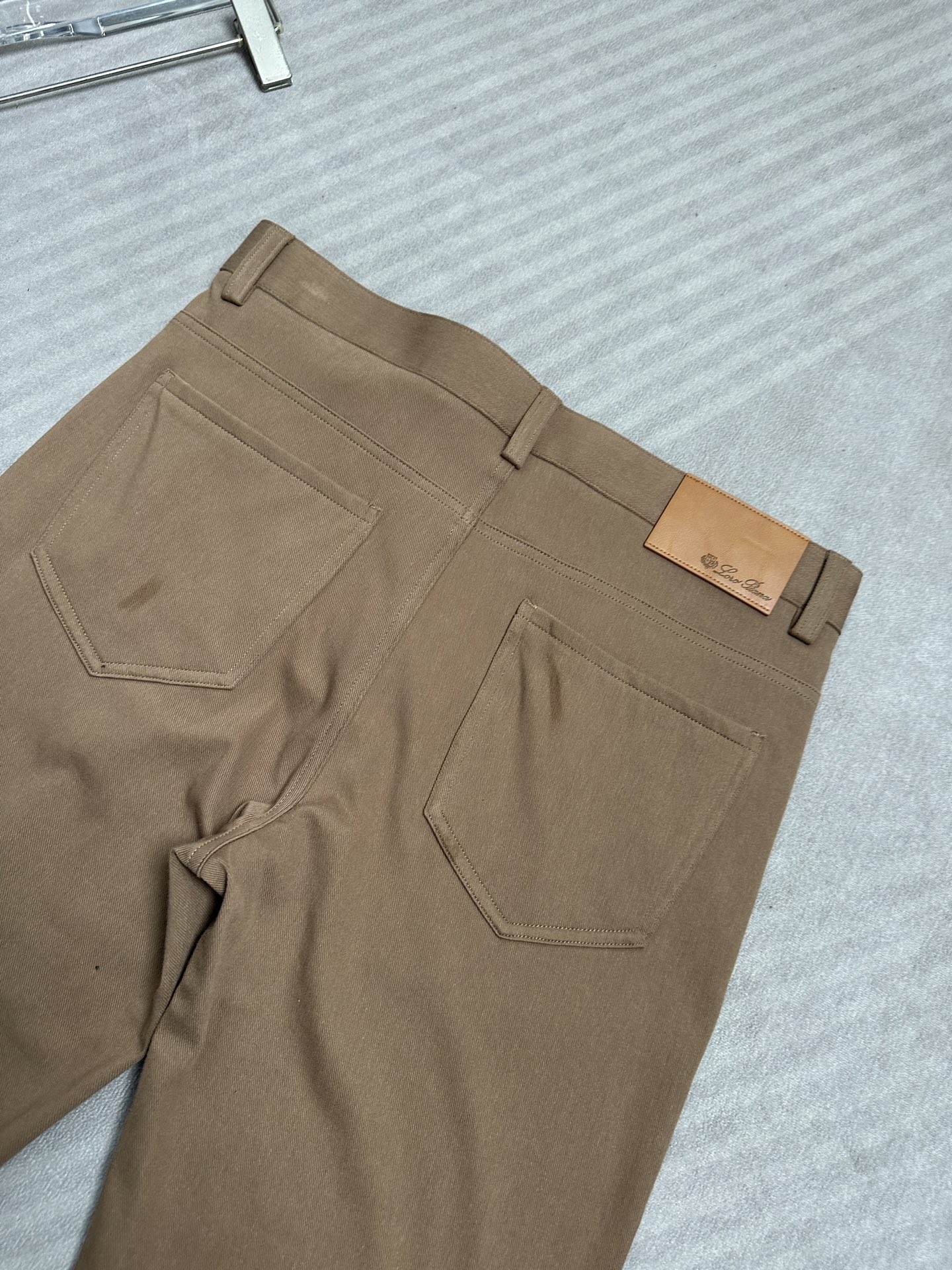 Loro Piana诺悠翩雅26SS早春新款五袋款休闲裤 面料精选斜纹高弹面料 柔软舒适 经典百搭 老钱