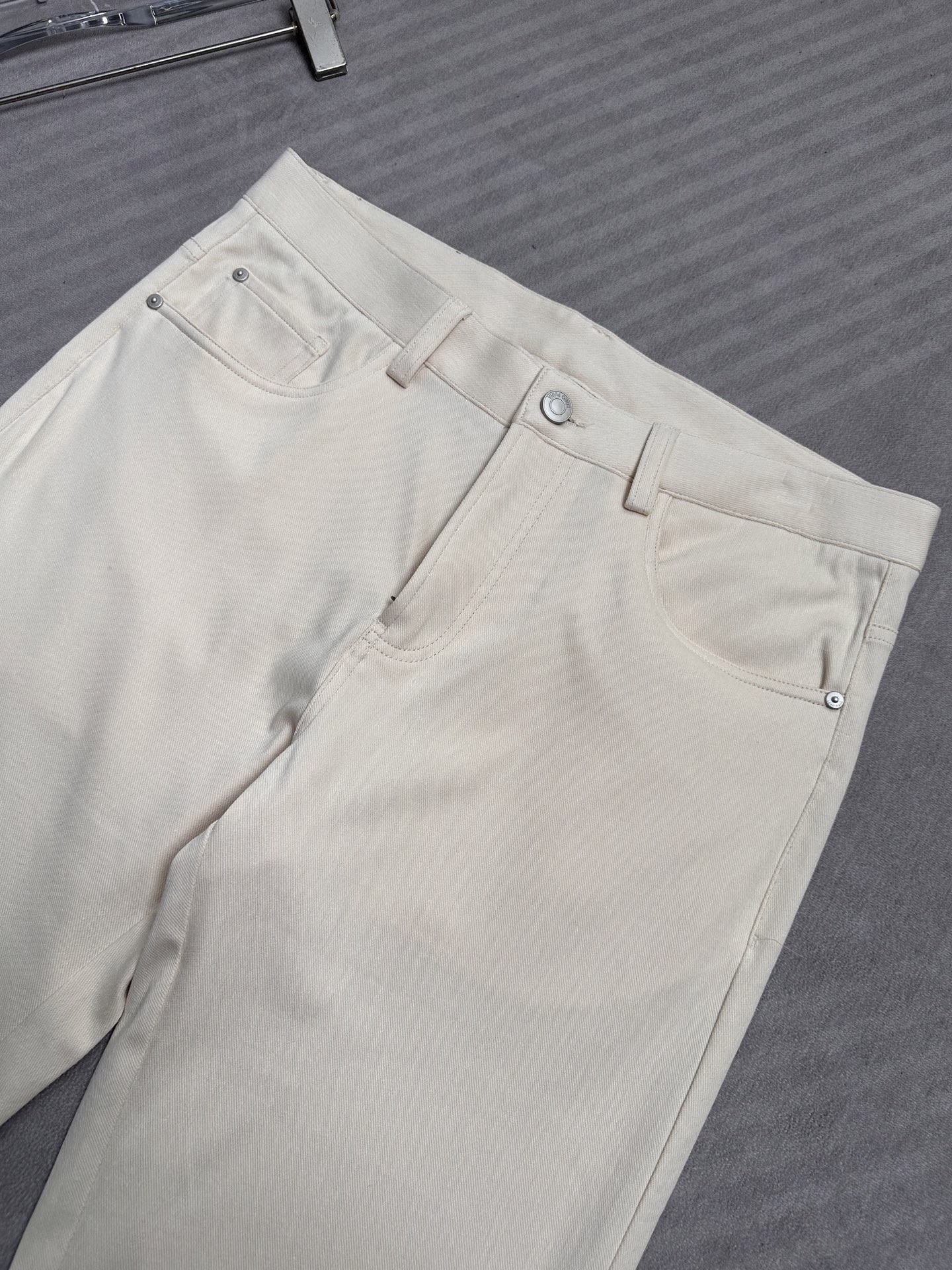 Loro Piana诺悠翩雅26SS早春新款五袋款休闲裤 面料精选斜纹高弹面料 柔软舒适 经典百搭 老钱