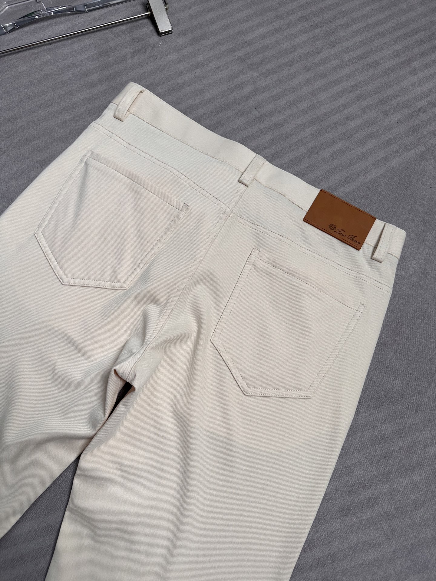 Loro Piana诺悠翩雅26SS早春新款五袋款休闲裤 面料精选斜纹高弹面料 柔软舒适 经典百搭 老钱