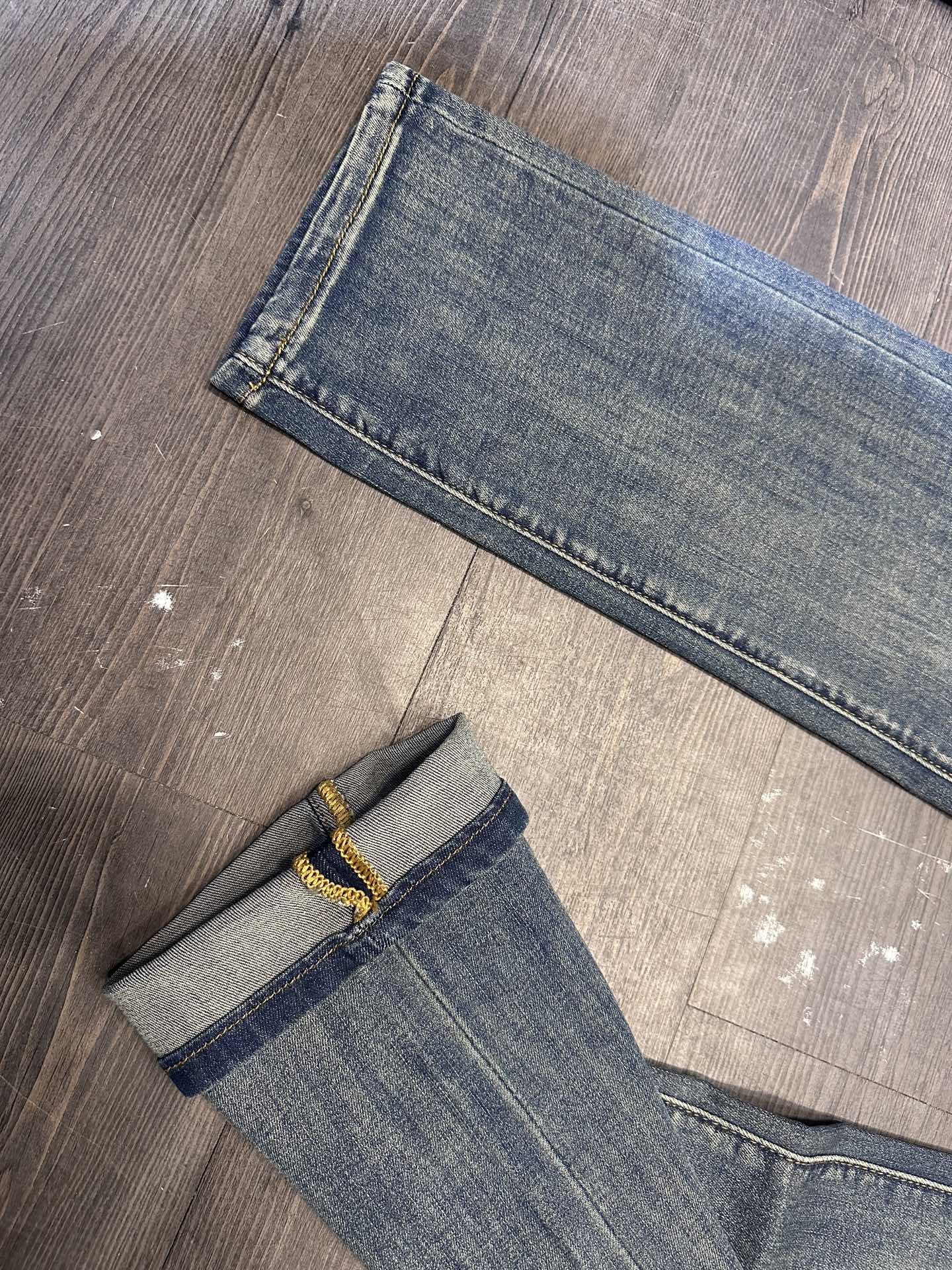 🔥Burberry 巴宝莉26SS春夏新款五袋款牛仔裤，面料精选高弹牛仔面料 轻薄柔软舒适 定制高端五金