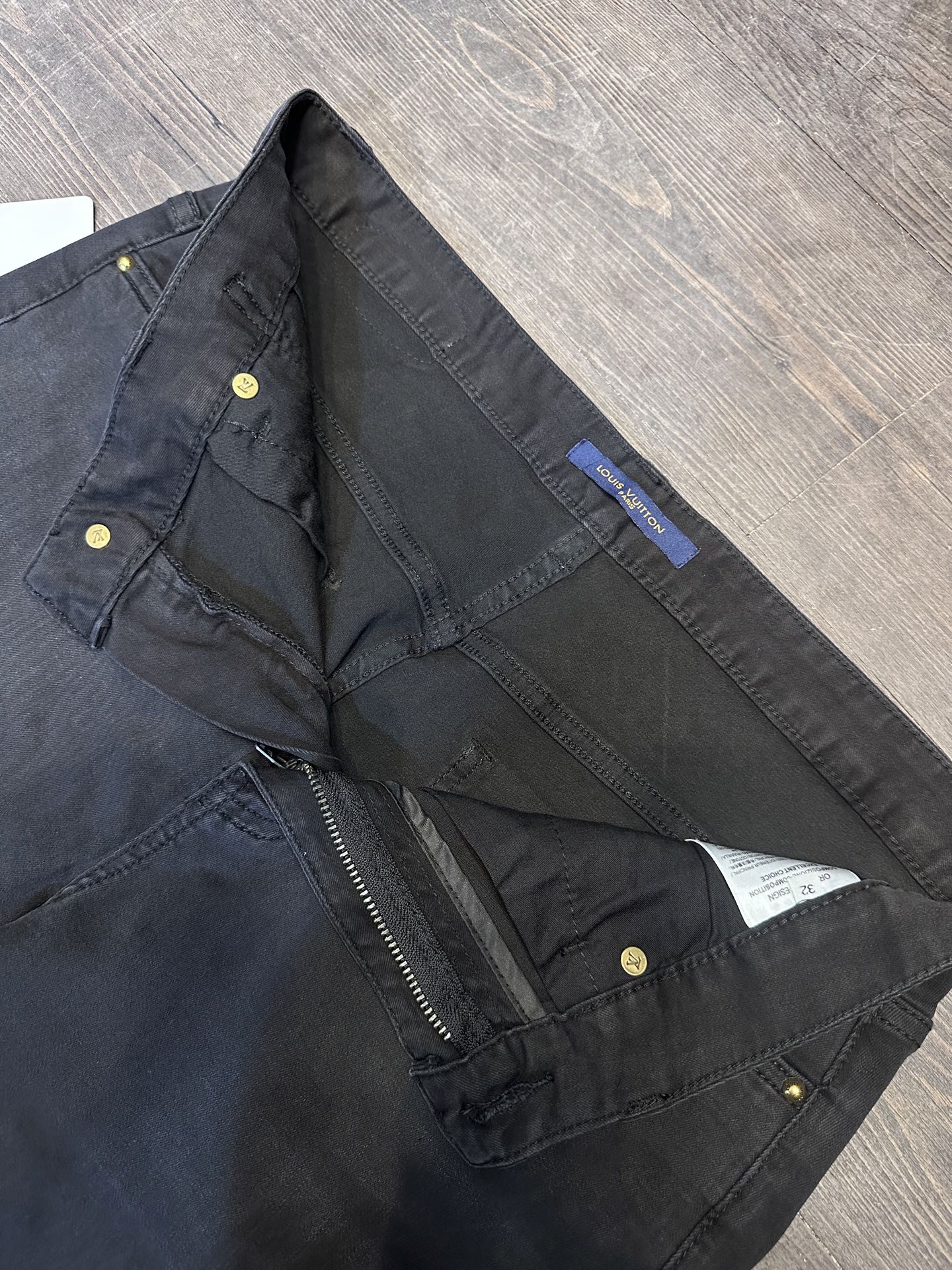 🔥LV驴家26SS春夏新款五袋款牛仔裤，面料精选高弹牛仔面料 轻薄柔软舒适 定制高端五金 细节彰显品质 