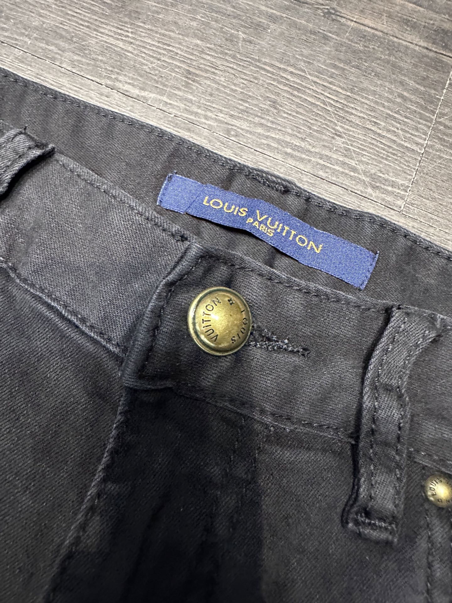 🔥LV驴家26SS春夏新款五袋款牛仔裤，面料精选高弹牛仔面料 轻薄柔软舒适 定制高端五金 细节彰显品质 