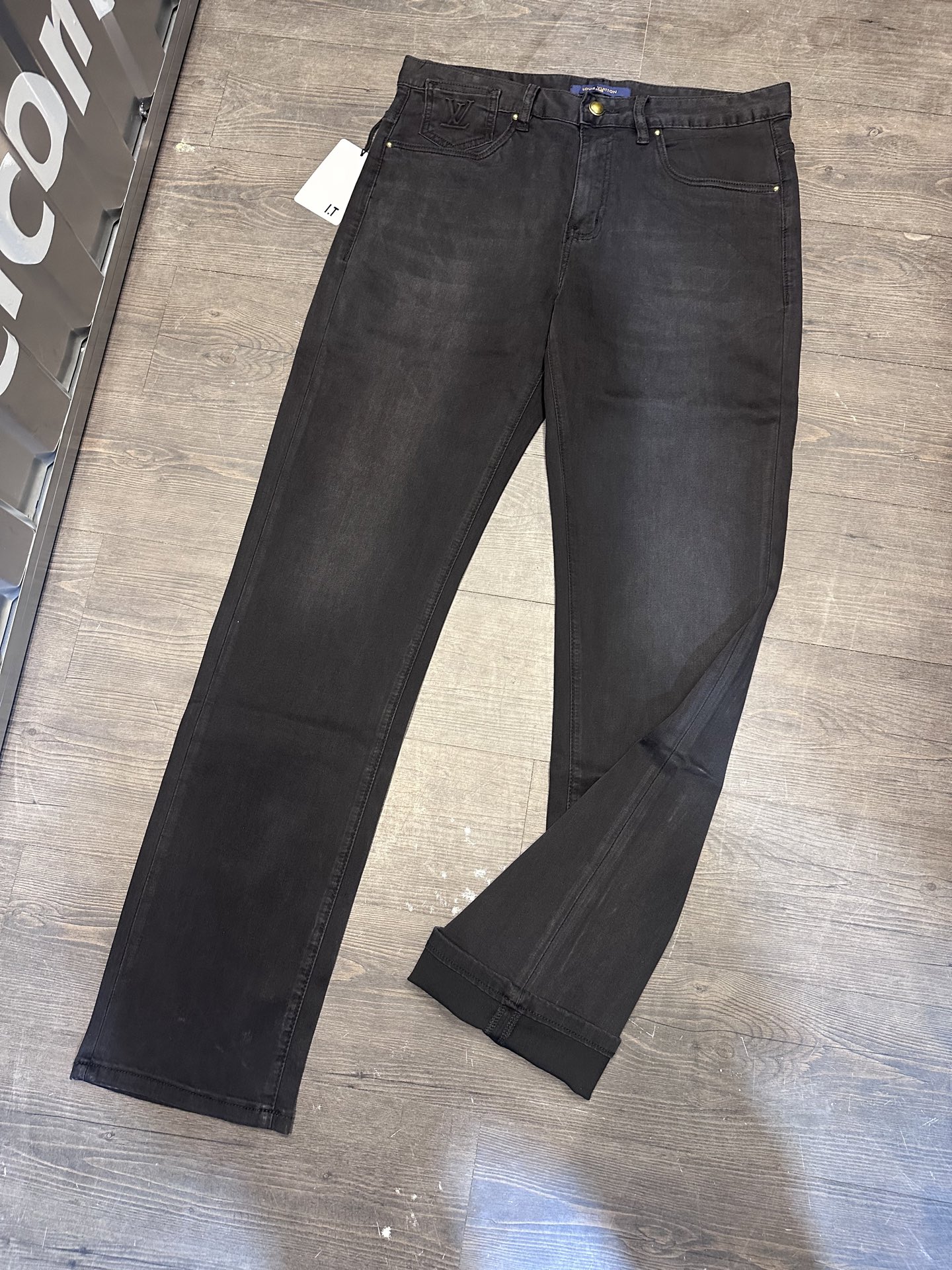 🔥LV驴家26SS春夏新款五袋款牛仔裤，面料精选高弹牛仔面料 轻薄柔软舒适 定制高端五金 细节彰显品质 