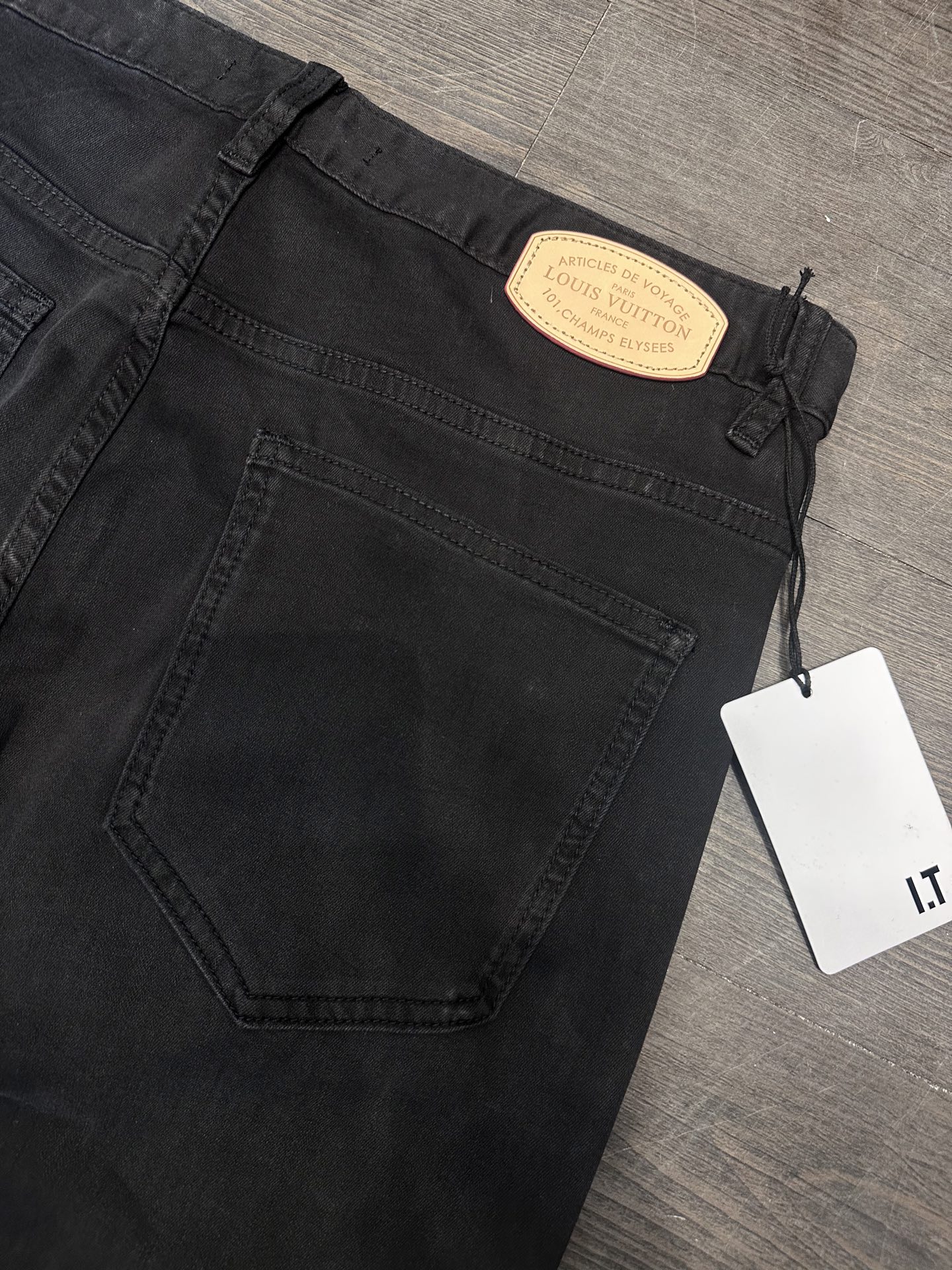 🔥LV驴家26SS春夏新款五袋款牛仔裤，面料精选高弹牛仔面料 轻薄柔软舒适 定制高端五金 细节彰显品质 