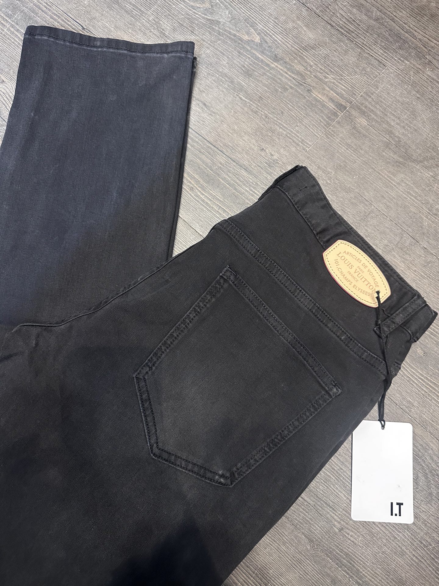 🔥LV驴家26SS春夏新款五袋款牛仔裤，面料精选高弹牛仔面料 轻薄柔软舒适 定制高端五金 细节彰显品质 