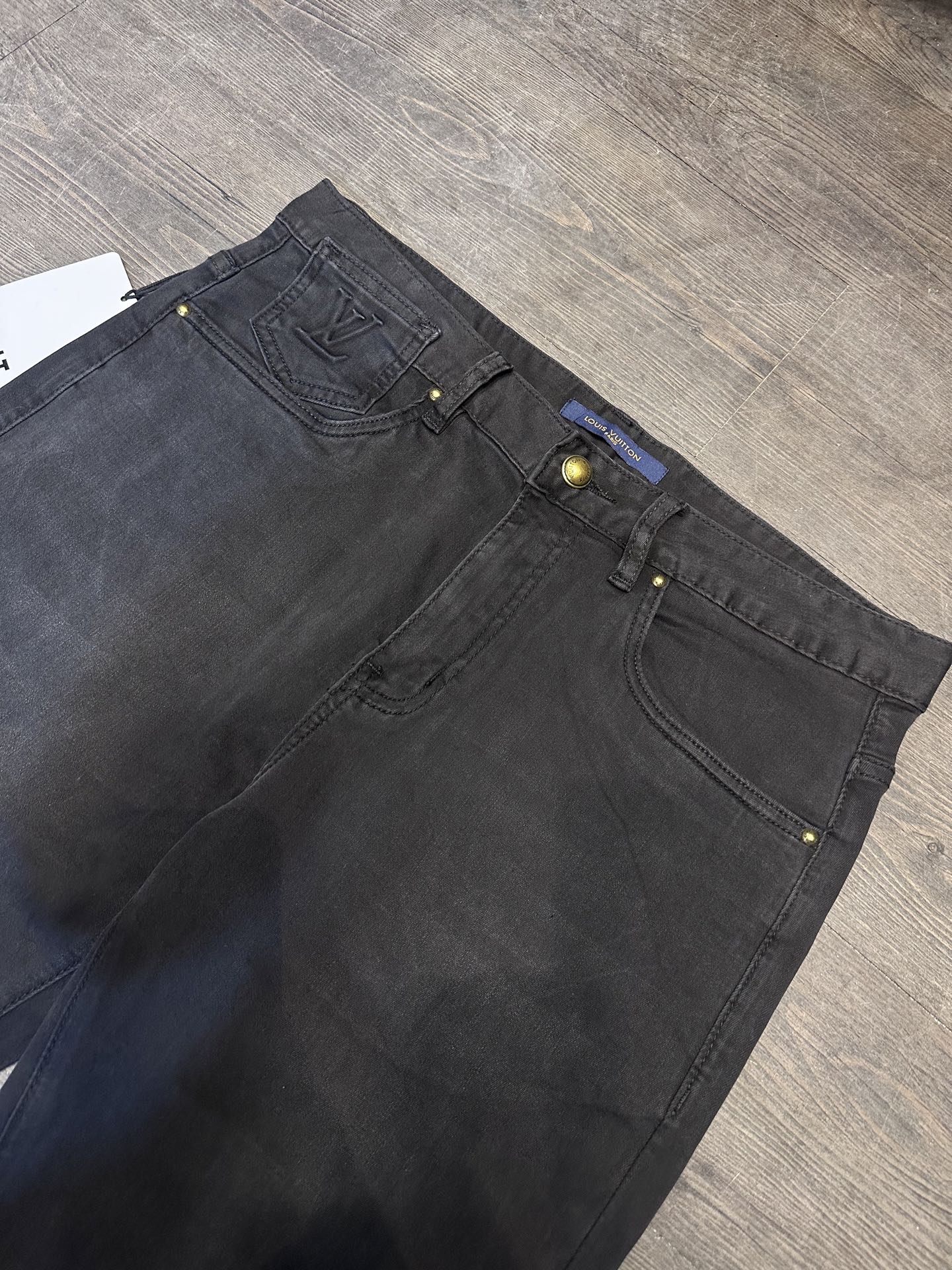 🔥LV驴家26SS春夏新款五袋款牛仔裤，面料精选高弹牛仔面料 轻薄柔软舒适 定制高端五金 细节彰显品质 