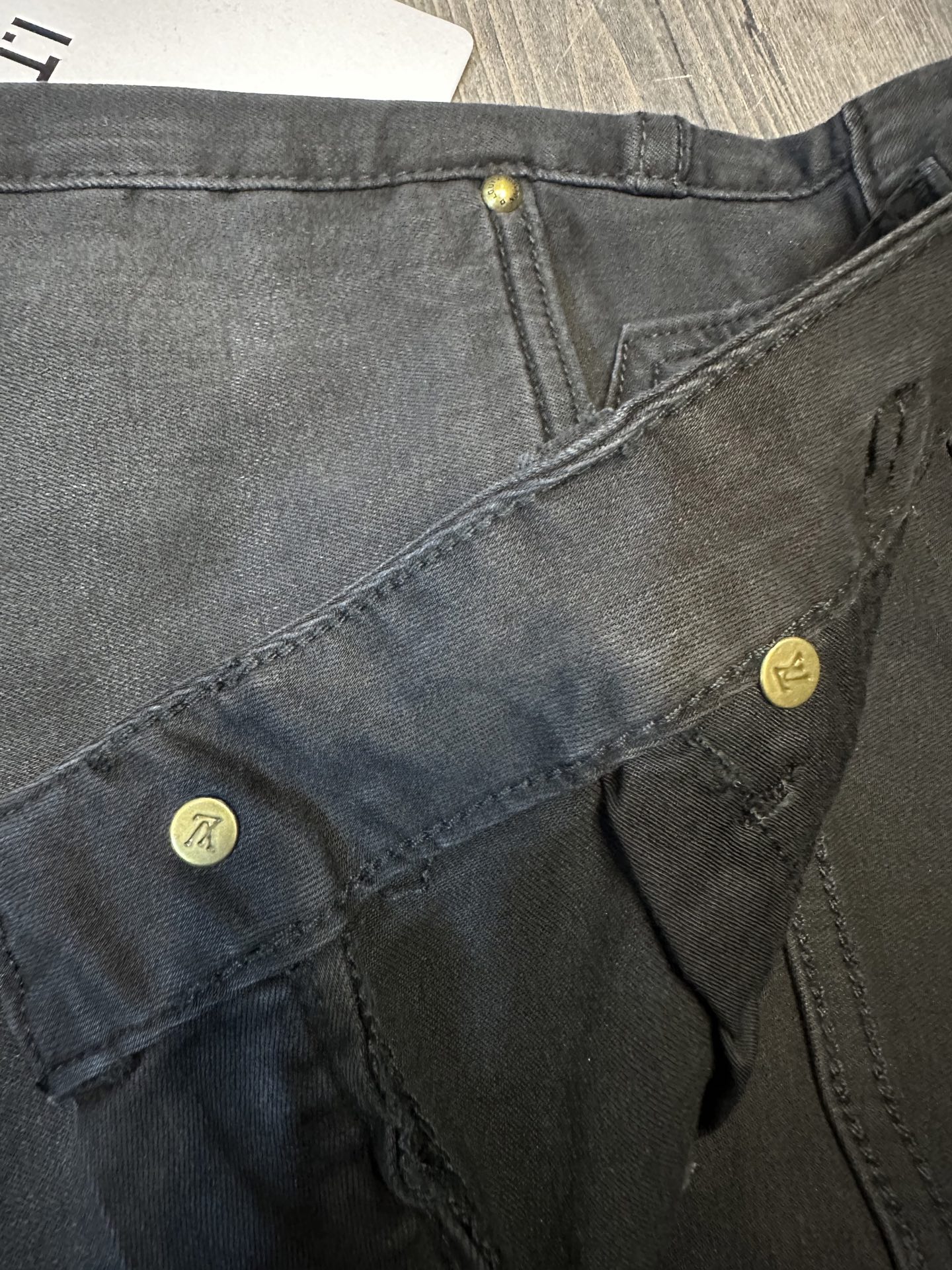 🔥LV驴家26SS春夏新款五袋款牛仔裤，面料精选高弹牛仔面料 轻薄柔软舒适 定制高端五金 细节彰显品质 