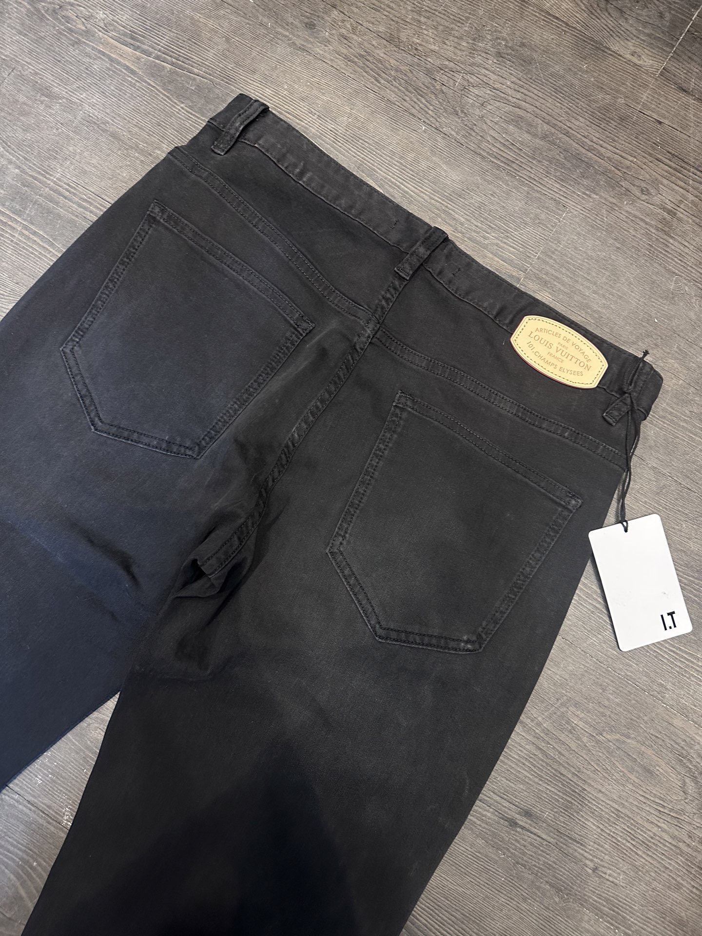 🔥LV驴家26SS春夏新款五袋款牛仔裤，面料精选高弹牛仔面料 轻薄柔软舒适 定制高端五金 细节彰显品质 