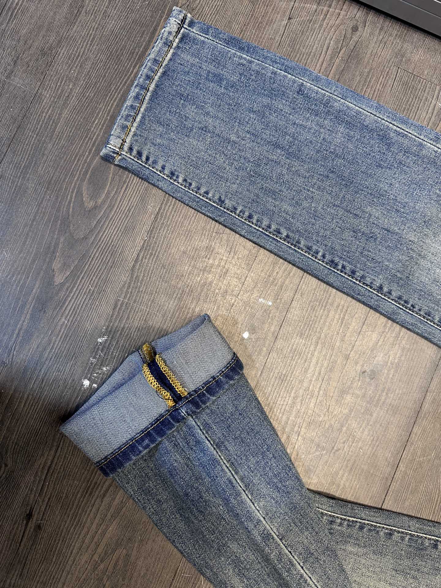 🔥PRADA普拉达26SS春夏新款五袋款牛仔裤，面料精选高弹牛仔面料 轻薄柔软舒适 定制高端五金 细节彰