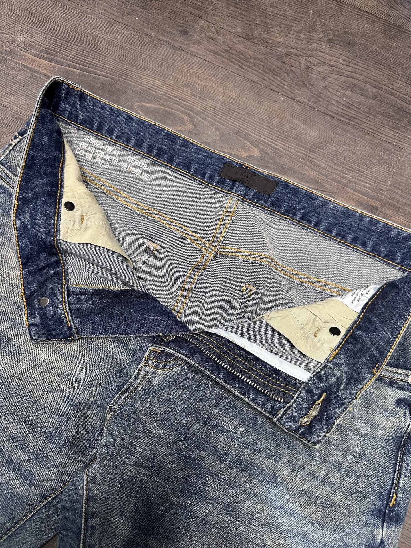 🔥PRADA普拉达26SS春夏新款五袋款牛仔裤，面料精选高弹牛仔面料 轻薄柔软舒适 定制高端五金 细节彰