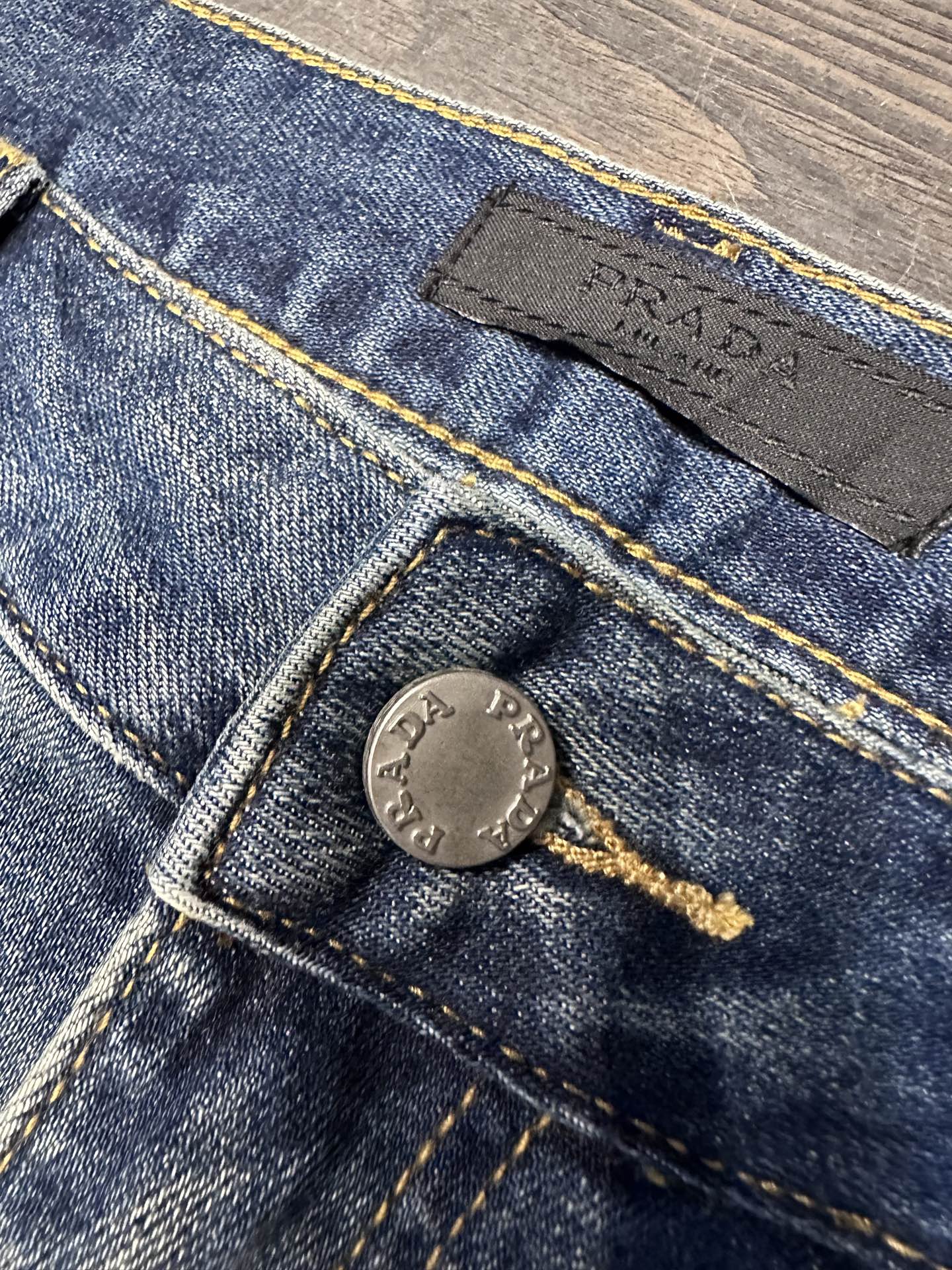 🔥PRADA普拉达26SS春夏新款五袋款牛仔裤，面料精选高弹牛仔面料 轻薄柔软舒适 定制高端五金 细节彰