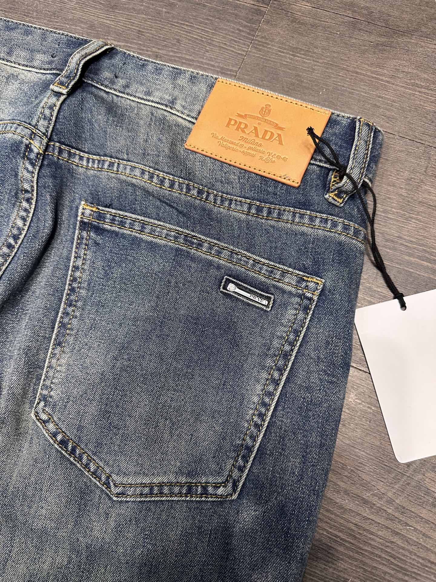 🔥PRADA普拉达26SS春夏新款五袋款牛仔裤，面料精选高弹牛仔面料 轻薄柔软舒适 定制高端五金 细节彰