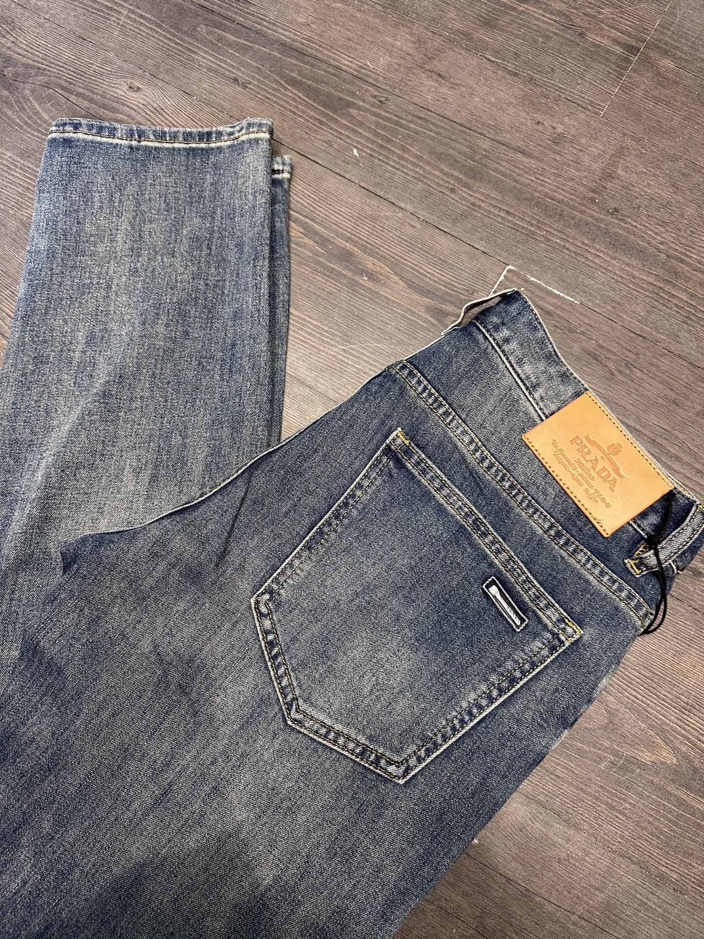 🔥PRADA普拉达26SS春夏新款五袋款牛仔裤，面料精选高弹牛仔面料 轻薄柔软舒适 定制高端五金 细节彰