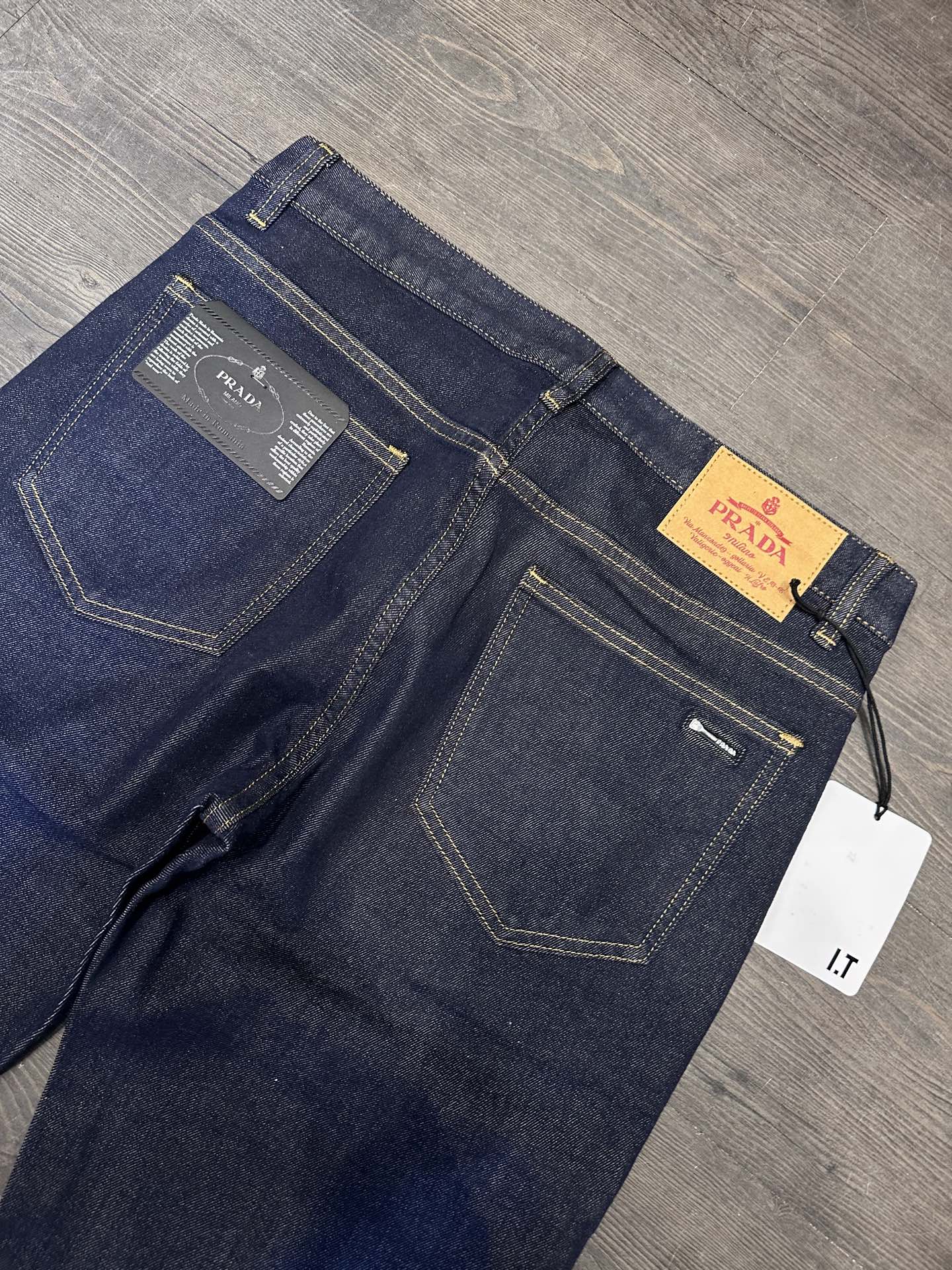 🔥PRADA普拉达26SS春夏新款五袋款牛仔裤，面料精选高弹牛仔面料 轻薄柔软舒适 定制高端五金 细节彰
