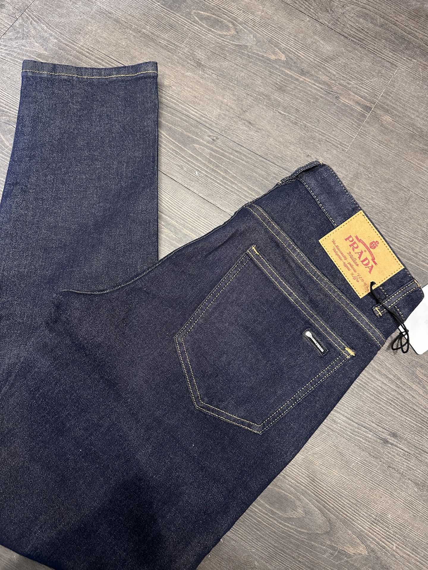 🔥PRADA普拉达26SS春夏新款五袋款牛仔裤，面料精选高弹牛仔面料 轻薄柔软舒适 定制高端五金 细节彰