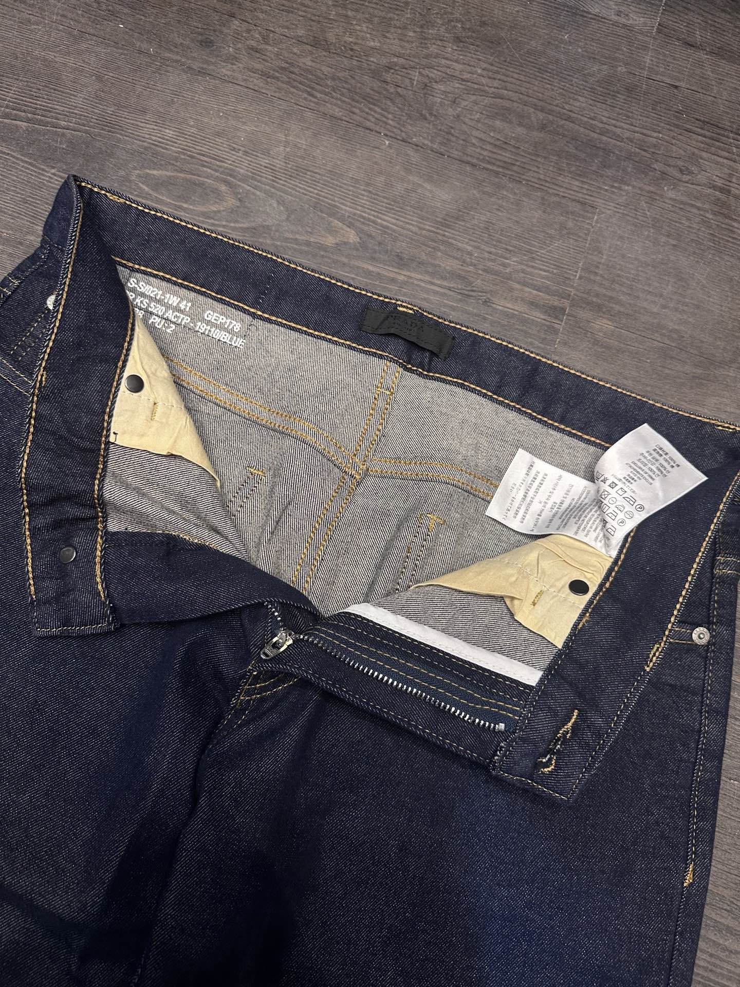 🔥PRADA普拉达26SS春夏新款五袋款牛仔裤，面料精选高弹牛仔面料 轻薄柔软舒适 定制高端五金 细节彰