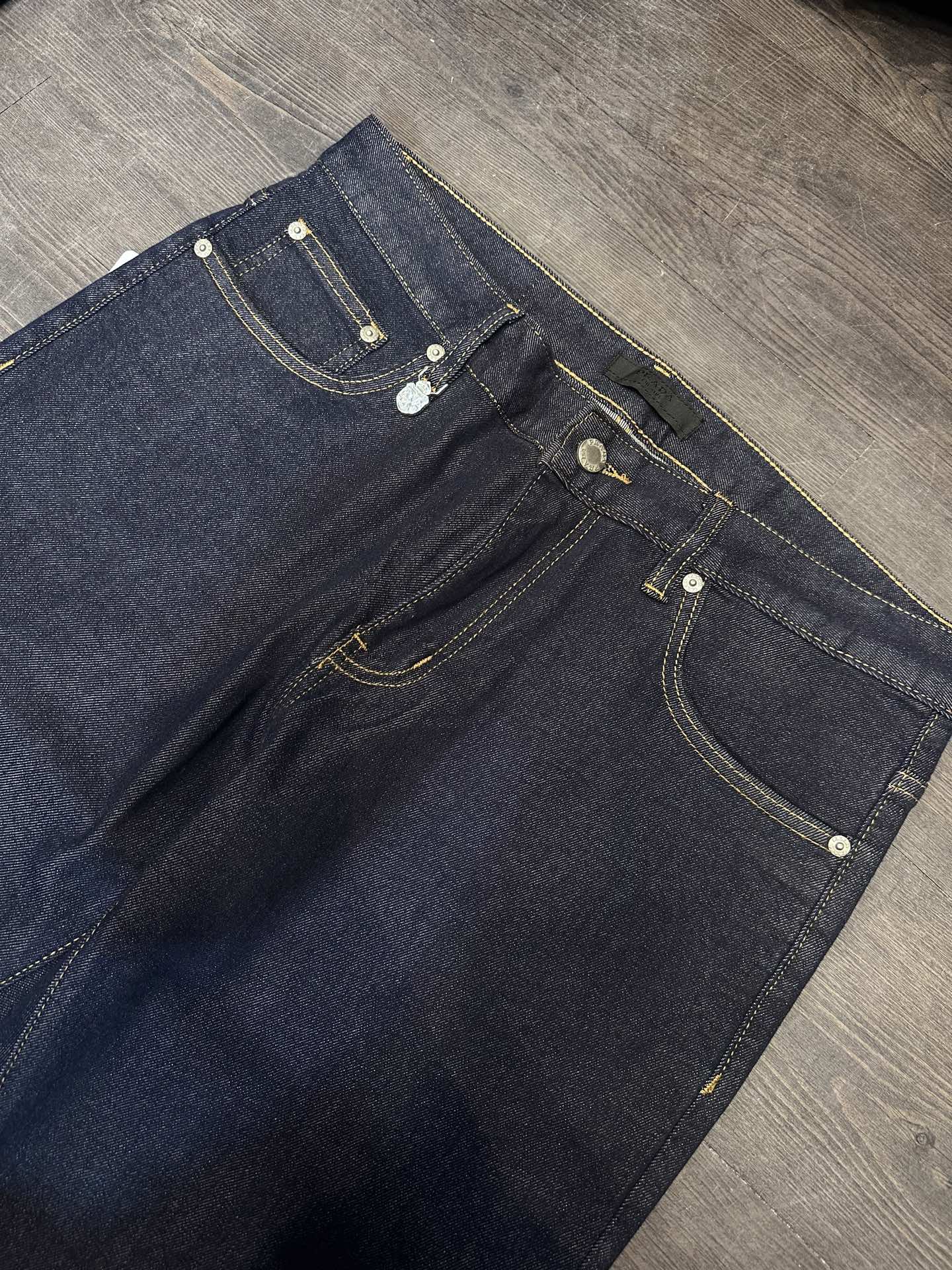 🔥PRADA普拉达26SS春夏新款五袋款牛仔裤，面料精选高弹牛仔面料 轻薄柔软舒适 定制高端五金 细节彰