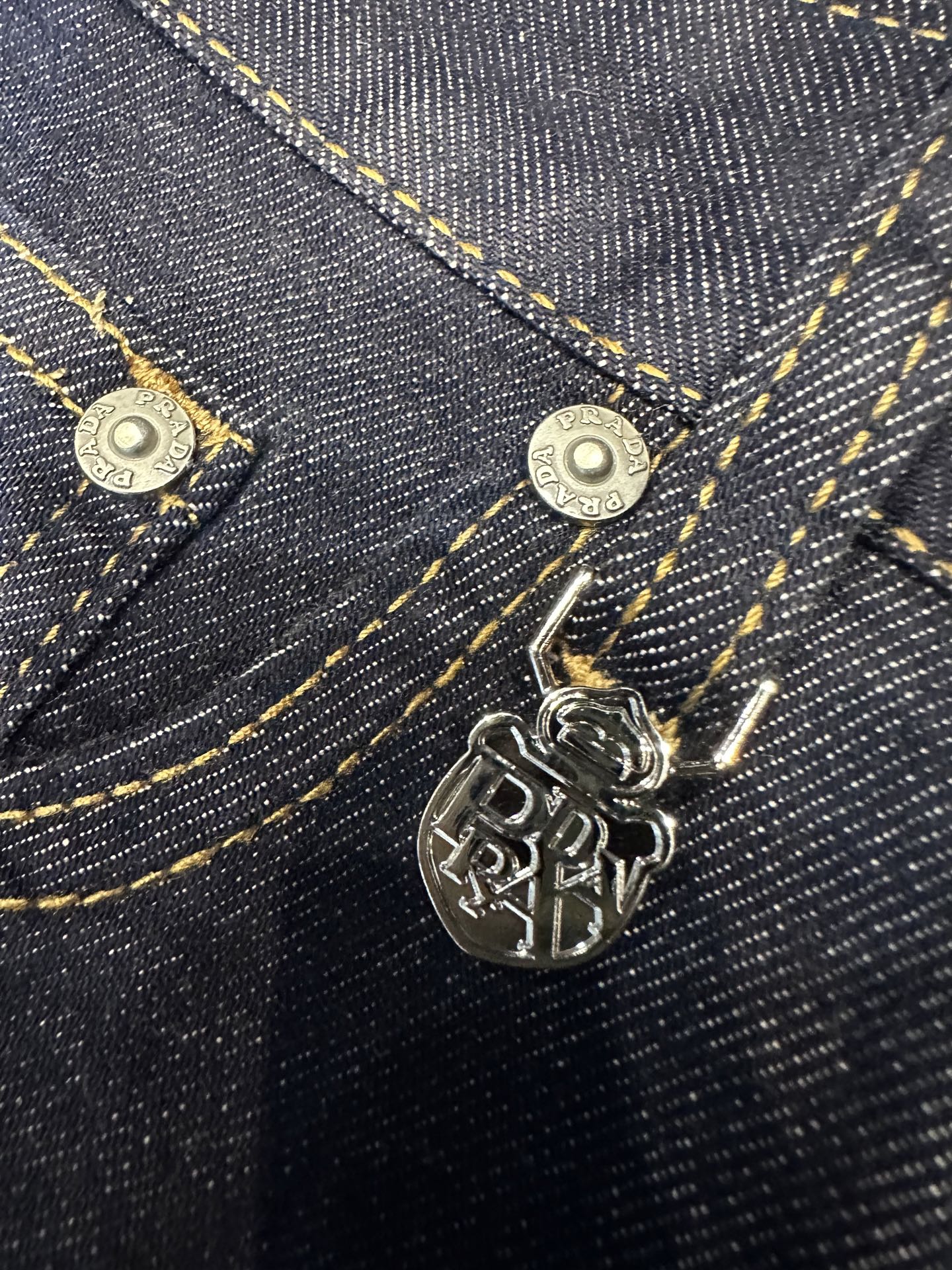 🔥PRADA普拉达26SS春夏新款五袋款牛仔裤，面料精选高弹牛仔面料 轻薄柔软舒适 定制高端五金 细节彰