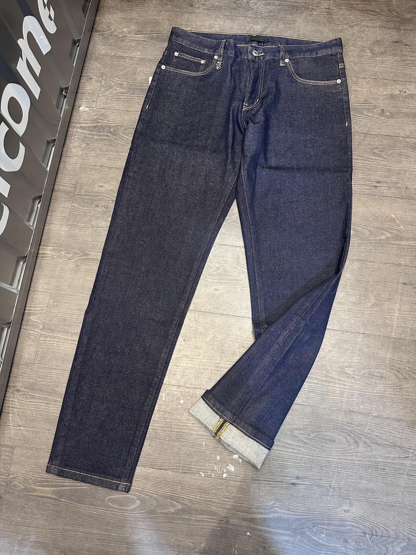 🔥PRADA普拉达26SS春夏新款五袋款牛仔裤，面料精选高弹牛仔面料 轻薄柔软舒适 定制高端五金 细节彰