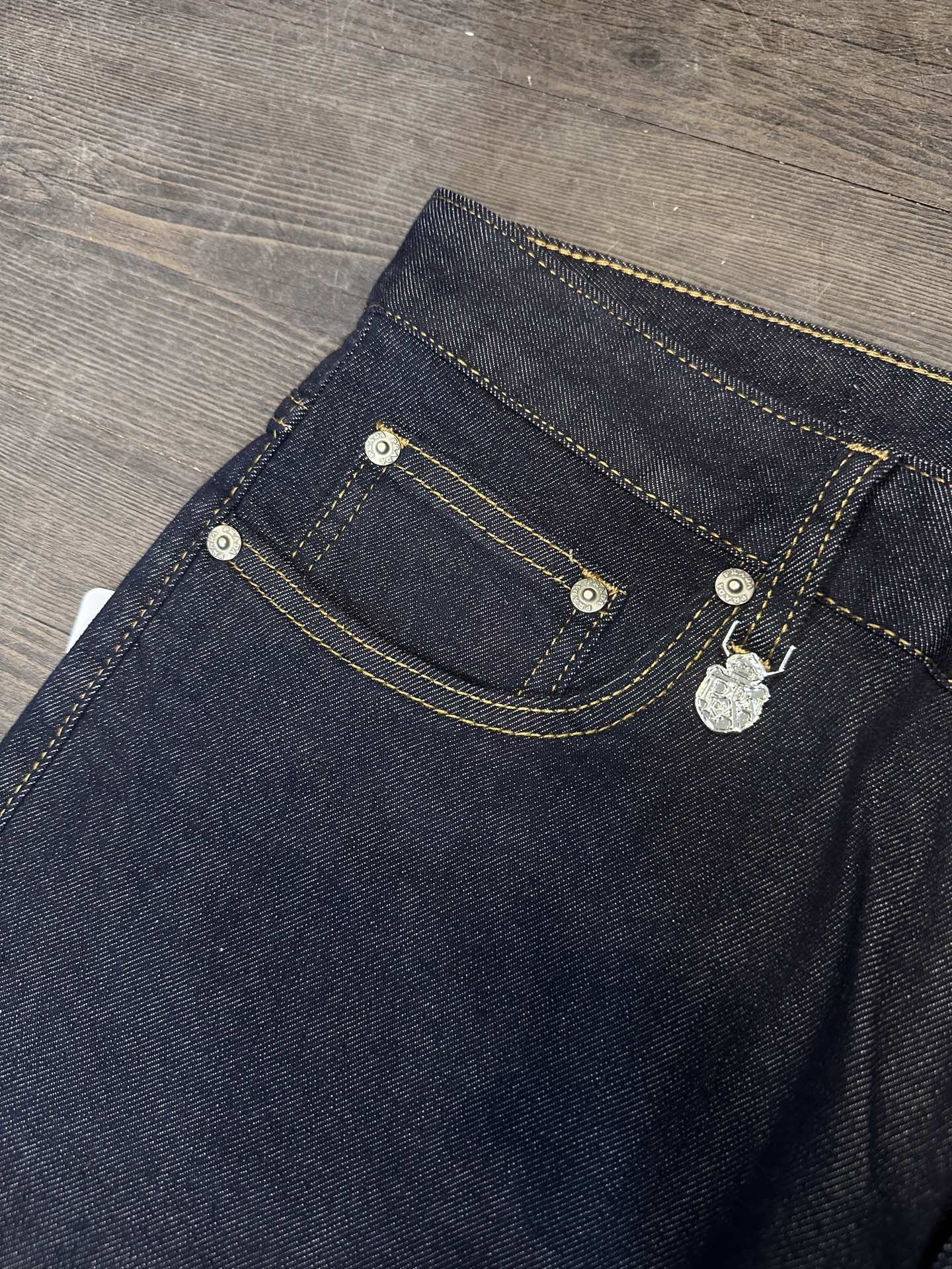 🔥PRADA普拉达26SS春夏新款五袋款牛仔裤，面料精选高弹牛仔面料 轻薄柔软舒适 定制高端五金 细节彰