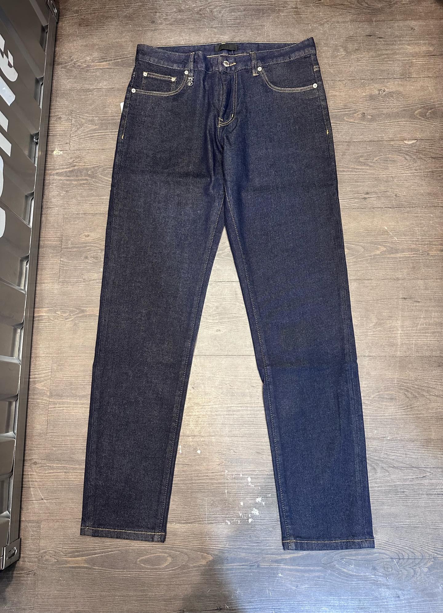 🔥PRADA普拉达26SS春夏新款五袋款牛仔裤，面料精选高弹牛仔面料 轻薄柔软舒适 定制高端五金 细节彰