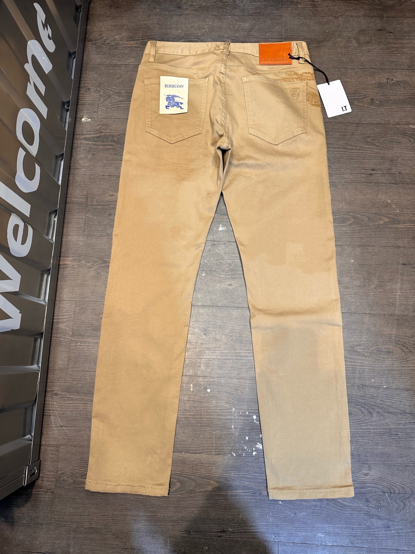 🔥Burberry 巴宝莉26SS春夏新款五袋款牛仔裤，面料精选高弹牛仔面料 轻薄柔软舒适 定制高端五金