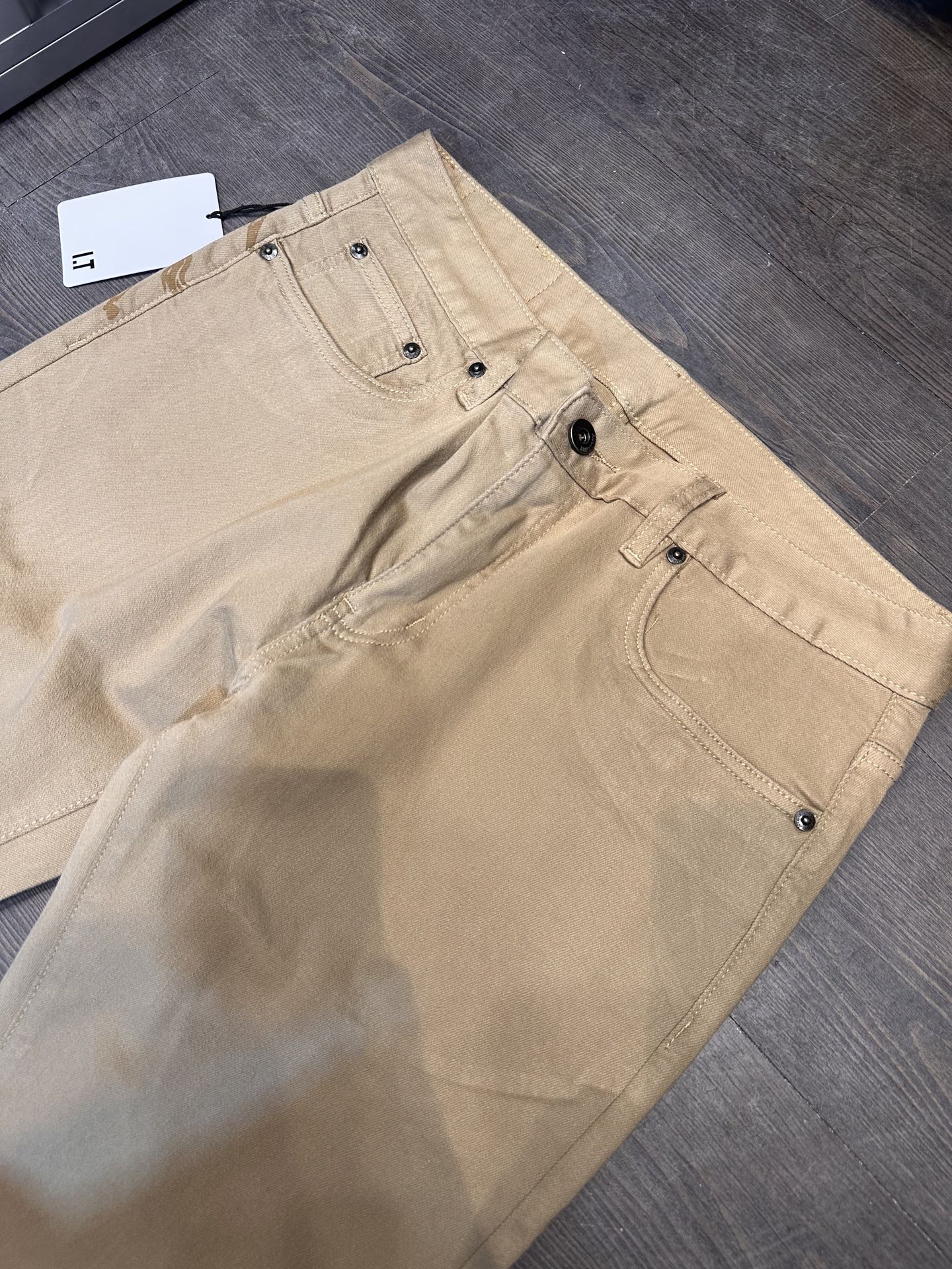 🔥Burberry 巴宝莉26SS春夏新款五袋款牛仔裤，面料精选高弹牛仔面料 轻薄柔软舒适 定制高端五金