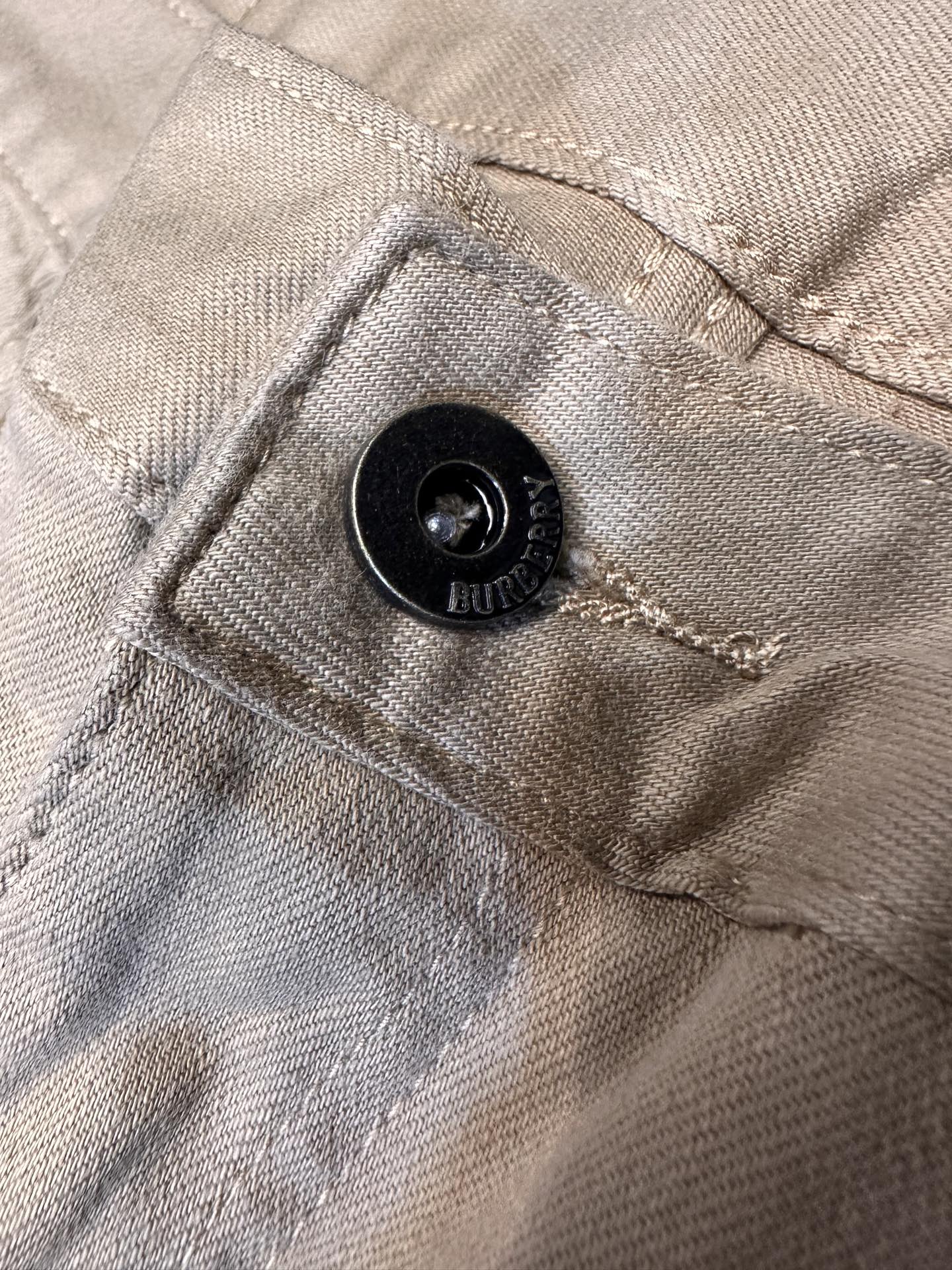 🔥Burberry 巴宝莉26SS春夏新款五袋款牛仔裤，面料精选高弹牛仔面料 轻薄柔软舒适 定制高端五金