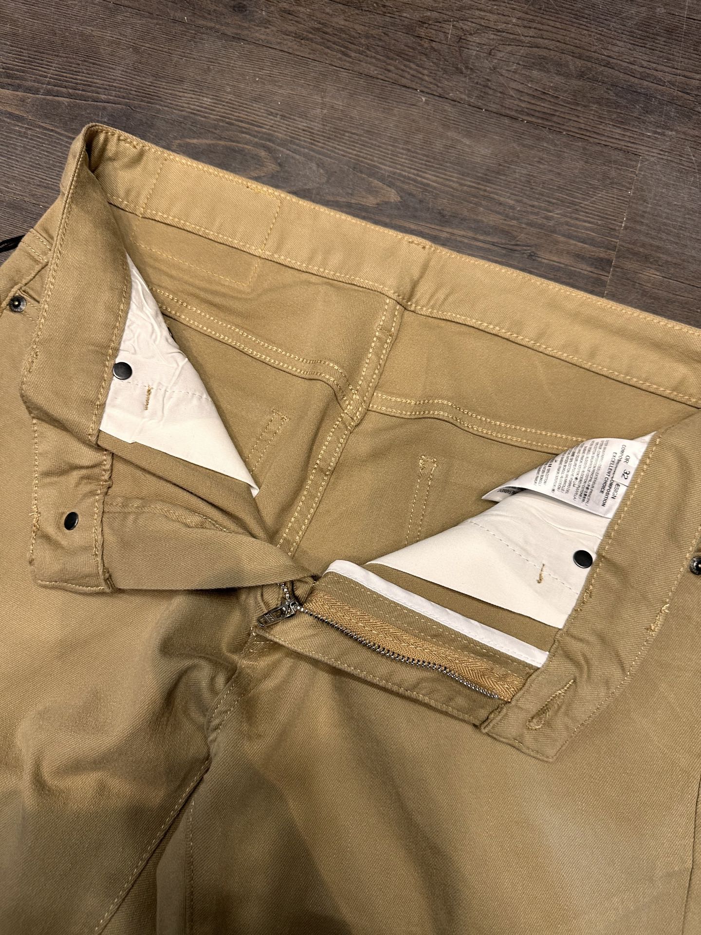 🔥Burberry 巴宝莉26SS春夏新款五袋款牛仔裤，面料精选高弹牛仔面料 轻薄柔软舒适 定制高端五金