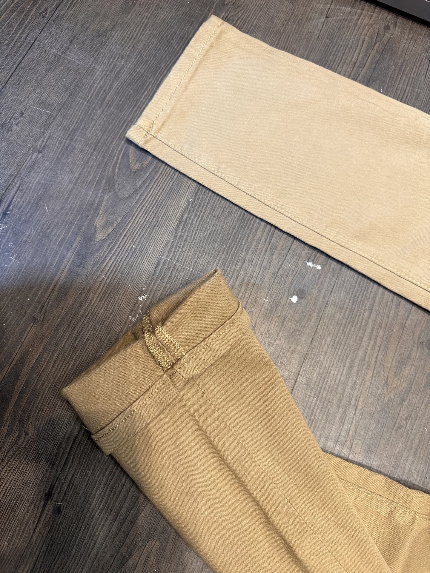 🔥Burberry 巴宝莉26SS春夏新款五袋款牛仔裤，面料精选高弹牛仔面料 轻薄柔软舒适 定制高端五金