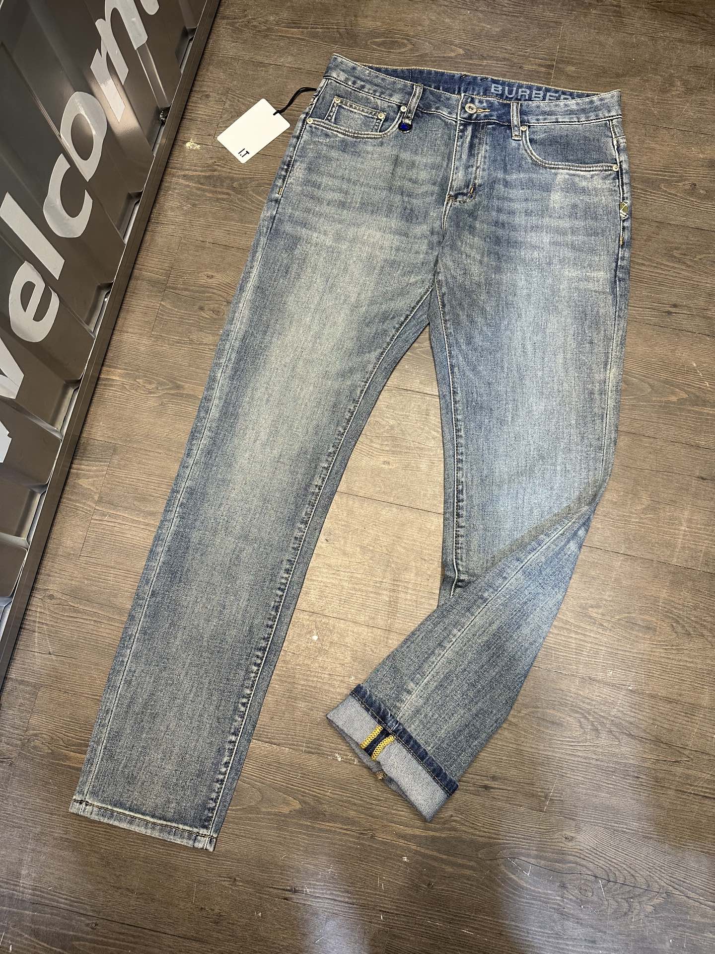 🔥Burberry 巴宝莉26SS春夏新款五袋款牛仔裤，面料精选高弹牛仔面料 轻薄柔软舒适 定制高端五金