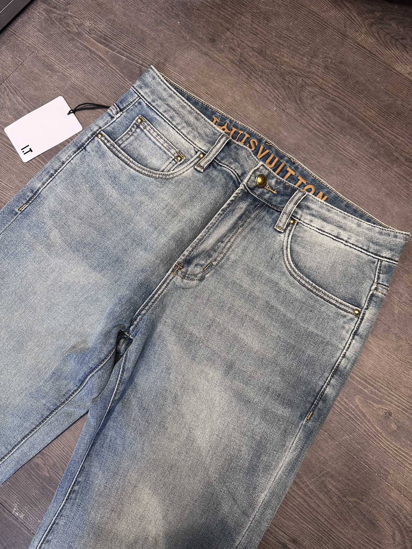 🔥LV驴家26SS春夏新款五袋款牛仔裤，面料精选高弹牛仔面料 轻薄柔软舒适 定制高端五金 细节彰显品质 