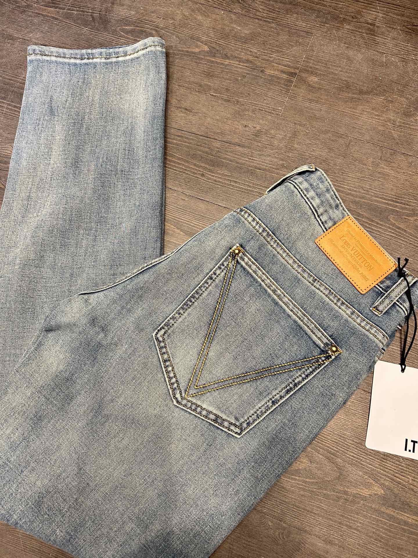 🔥LV驴家26SS春夏新款五袋款牛仔裤，面料精选高弹牛仔面料 轻薄柔软舒适 定制高端五金 细节彰显品质 