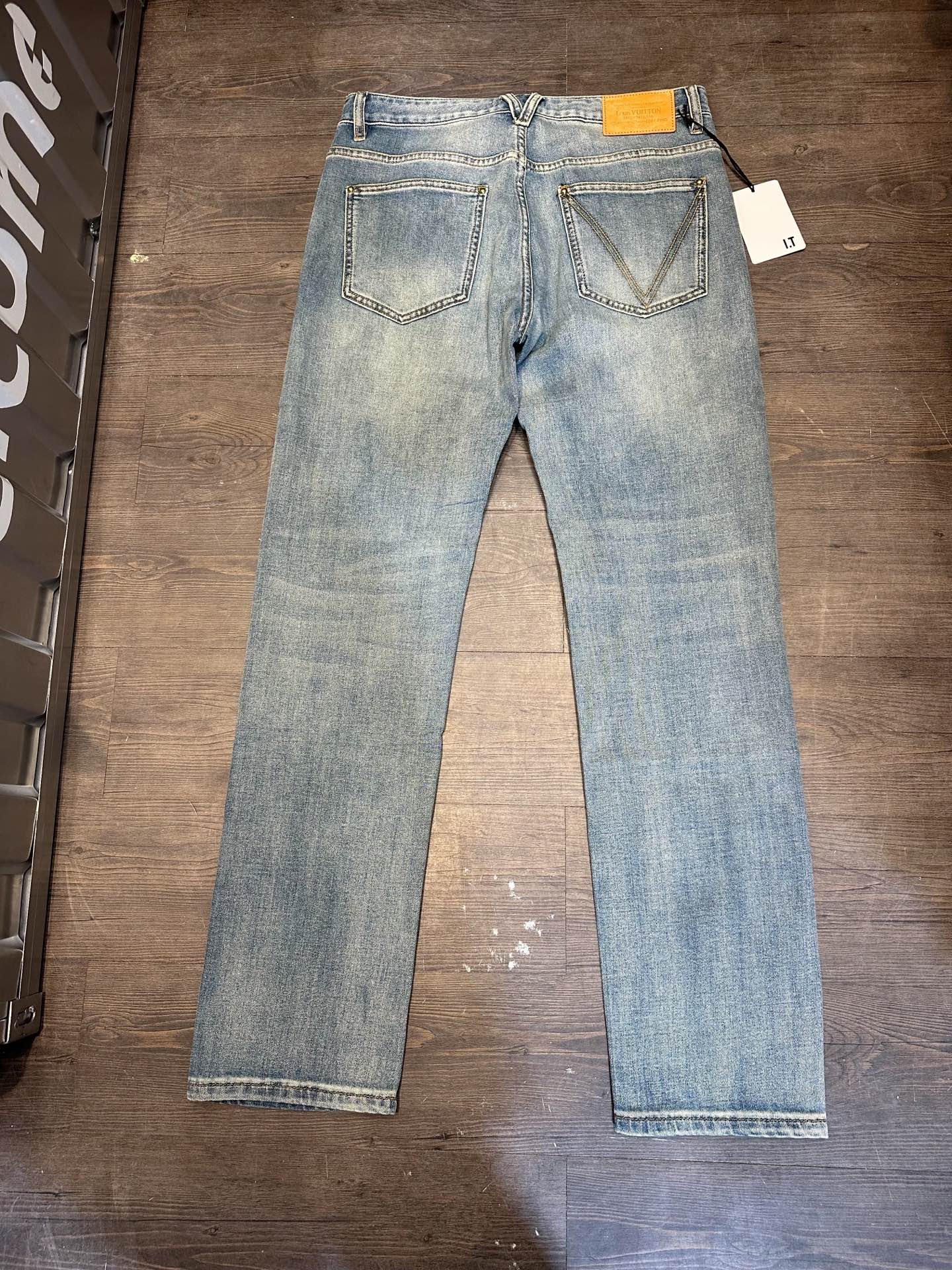 🔥LV驴家26SS春夏新款五袋款牛仔裤，面料精选高弹牛仔面料 轻薄柔软舒适 定制高端五金 细节彰显品质 