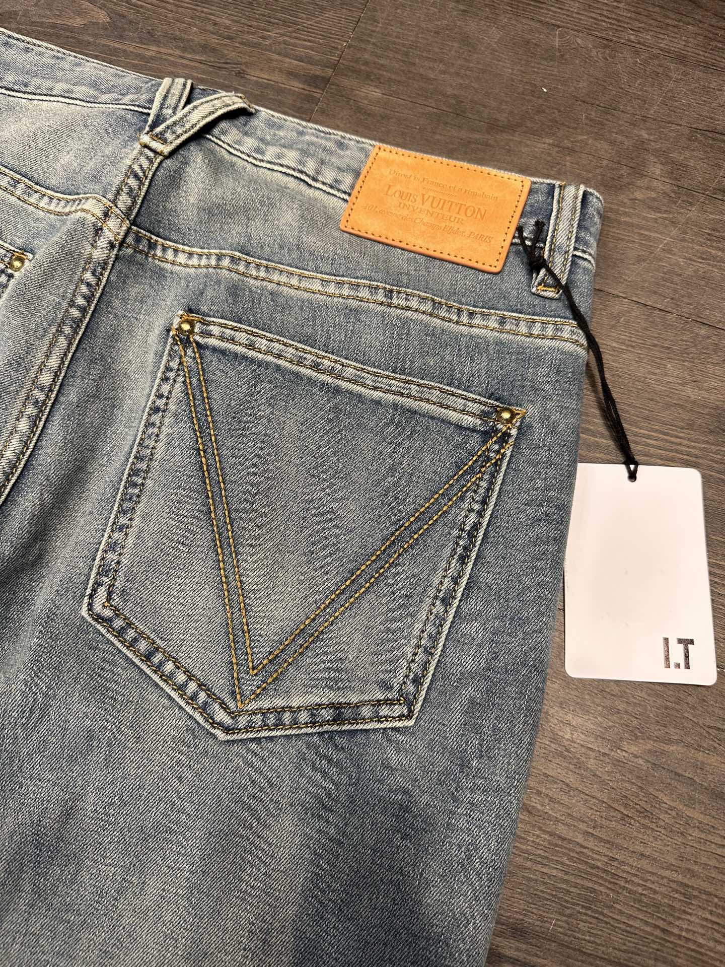 🔥LV驴家26SS春夏新款五袋款牛仔裤，面料精选高弹牛仔面料 轻薄柔软舒适 定制高端五金 细节彰显品质 