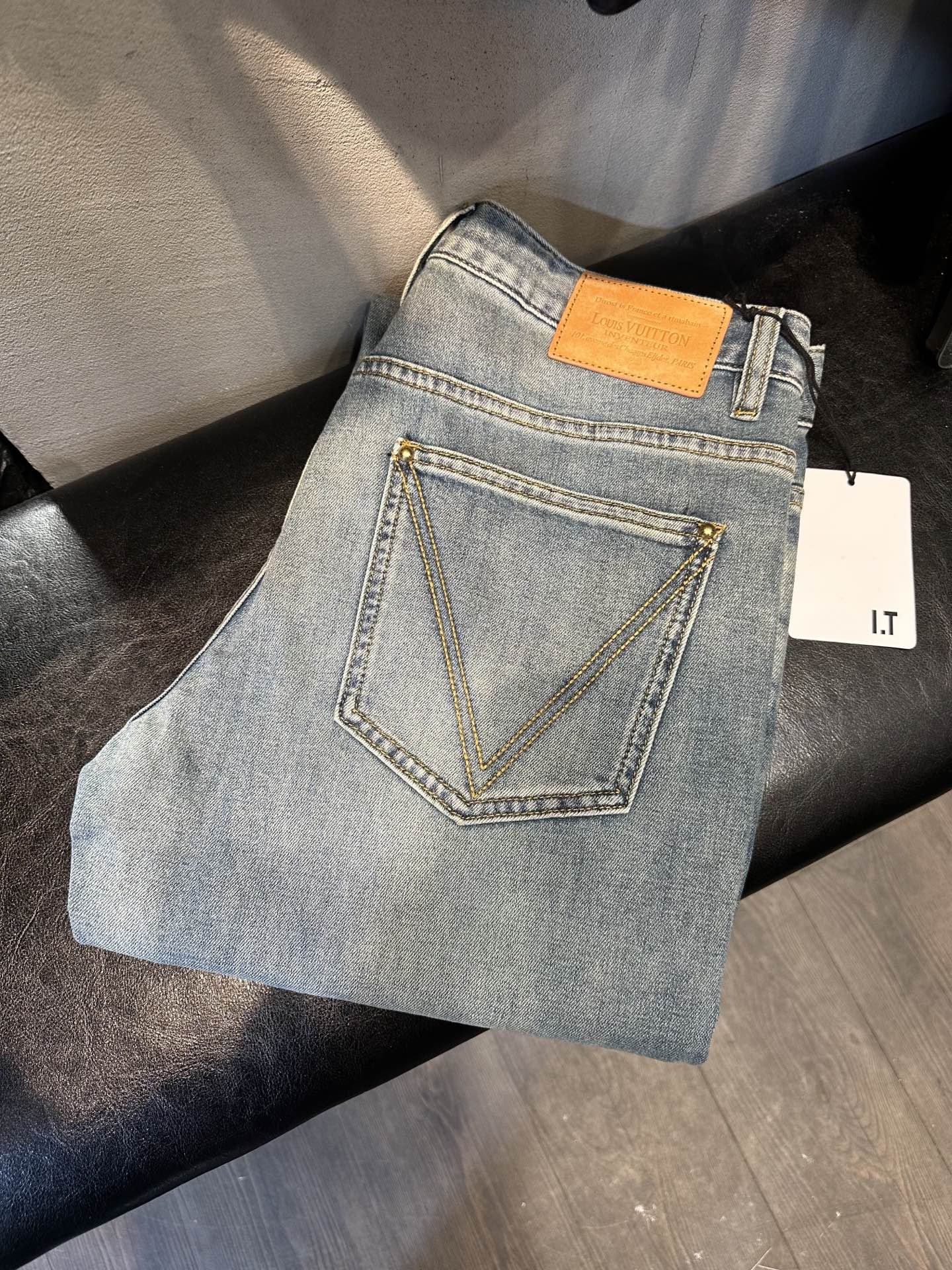 . 613993_320 613993_320