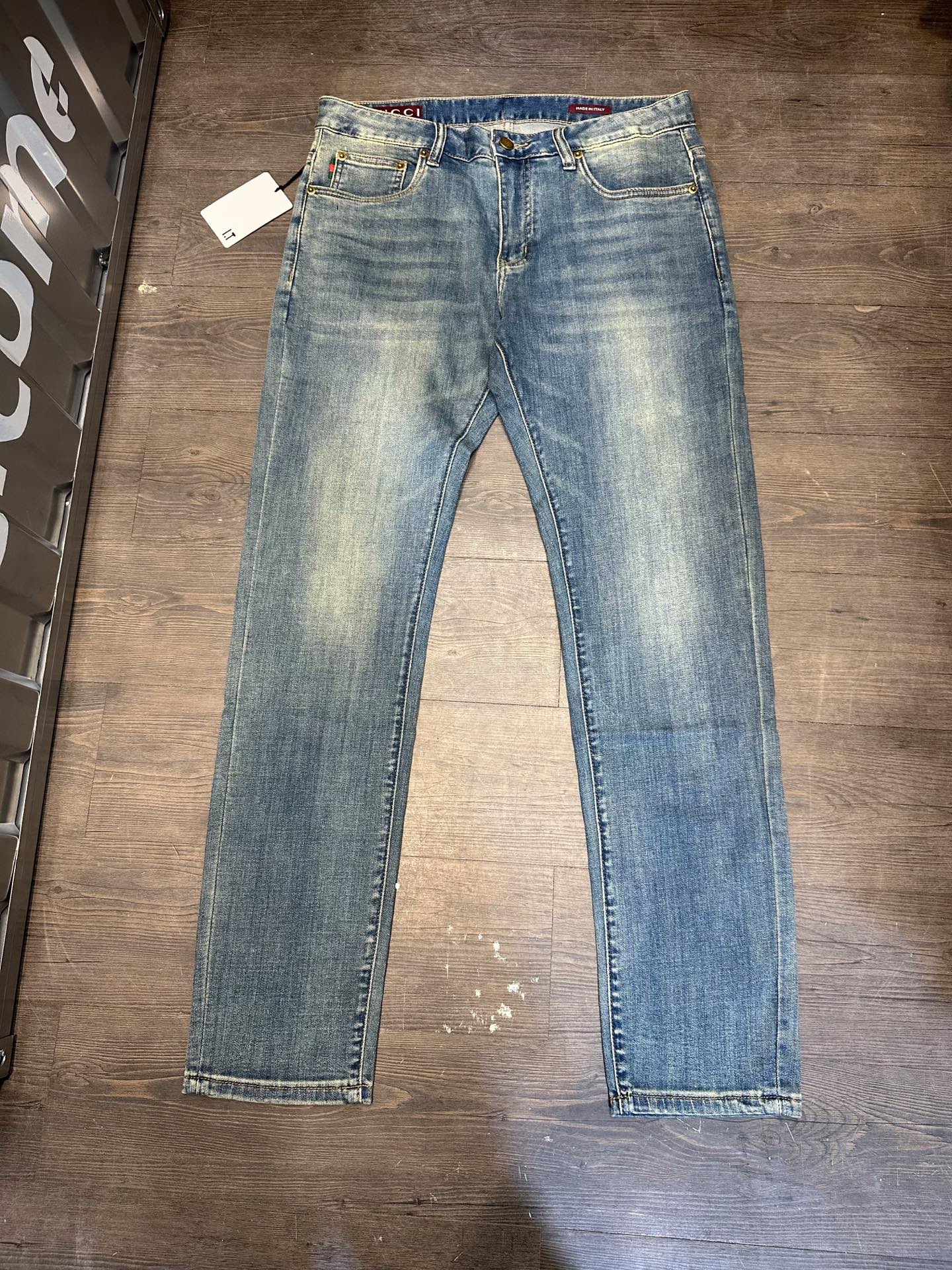 🔥Burberry 巴宝莉26SS春夏新款五袋款牛仔裤，面料精选高弹牛仔面料 轻薄柔软舒适 定制高端五金