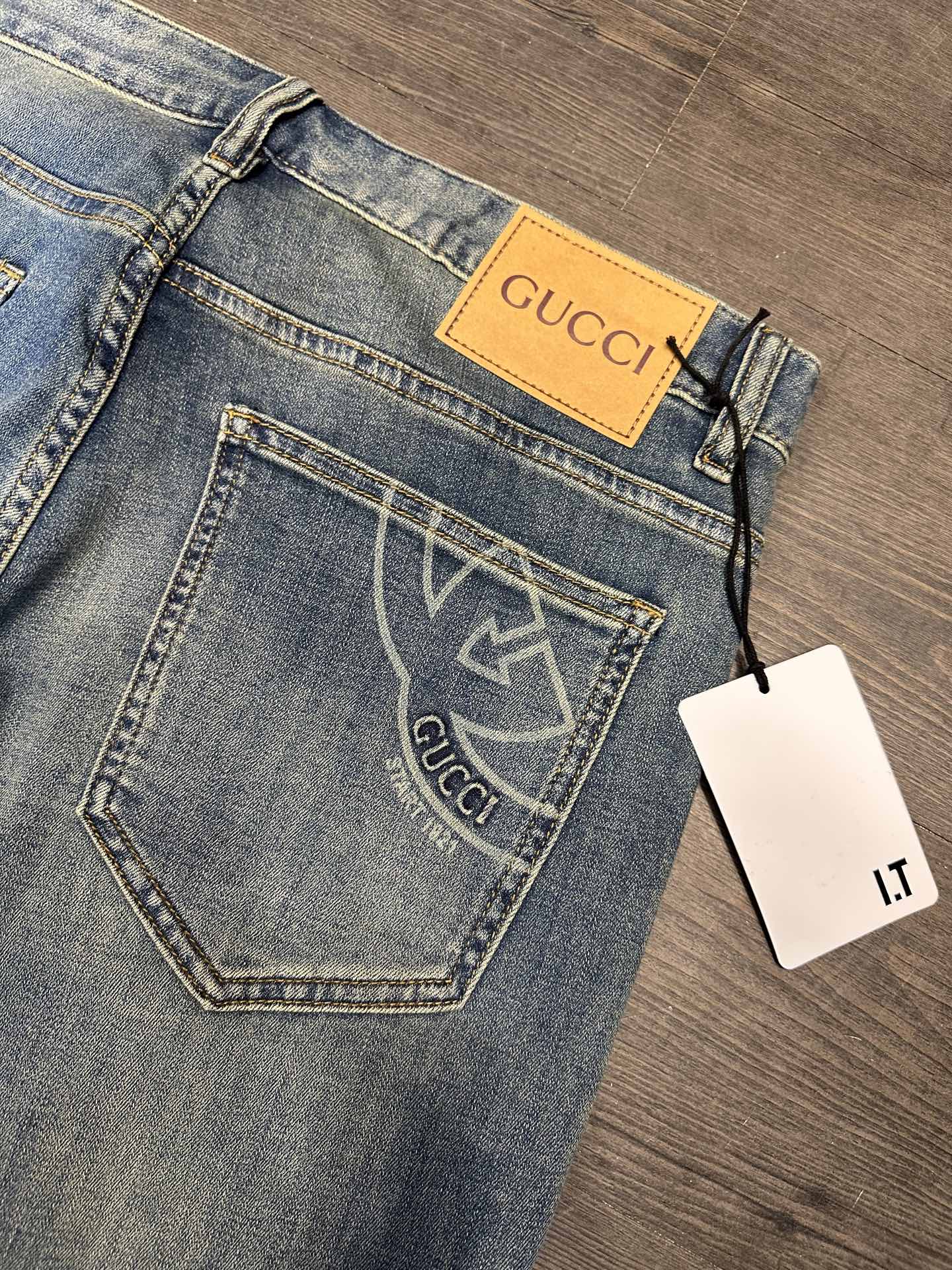 🔥Burberry 巴宝莉26SS春夏新款五袋款牛仔裤，面料精选高弹牛仔面料 轻薄柔软舒适 定制高端五金