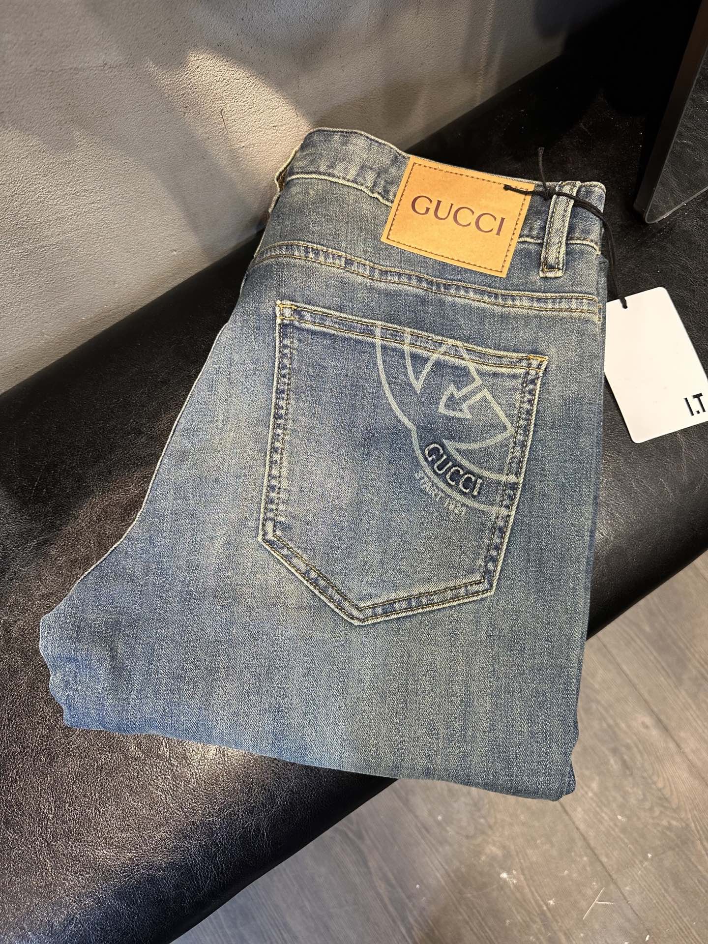 . 613995_320 613995_320