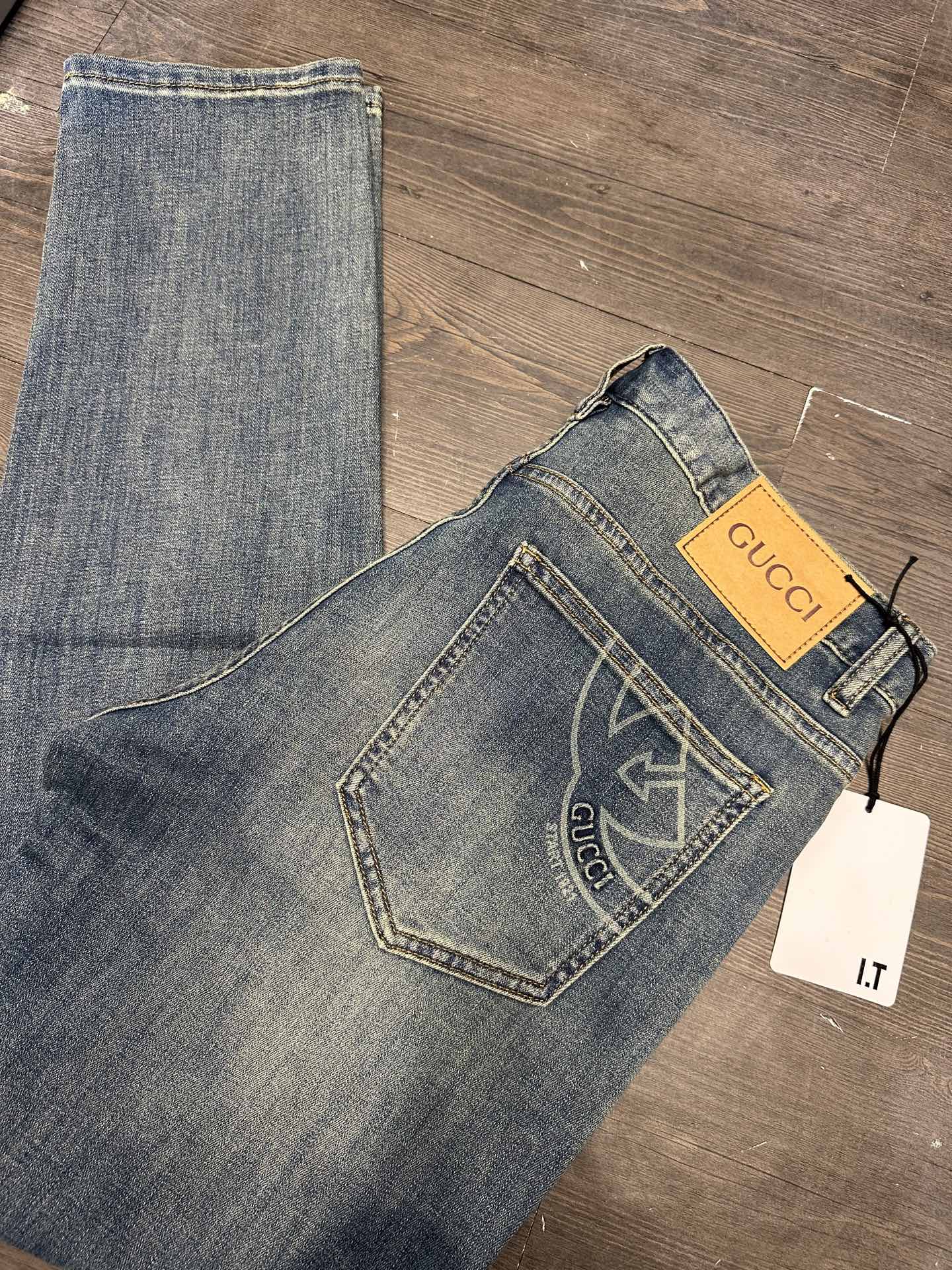 🔥Burberry 巴宝莉26SS春夏新款五袋款牛仔裤，面料精选高弹牛仔面料 轻薄柔软舒适 定制高端五金