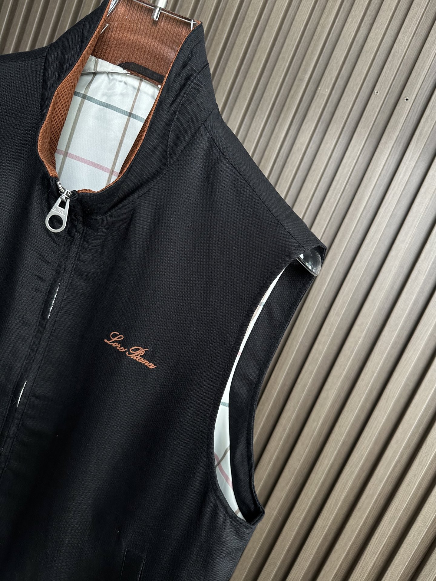 26ss 早春新品Loro piana轻奢立领马甲 | 把高级感穿在日常甄选高支面料，触感软糯，垂坠有型