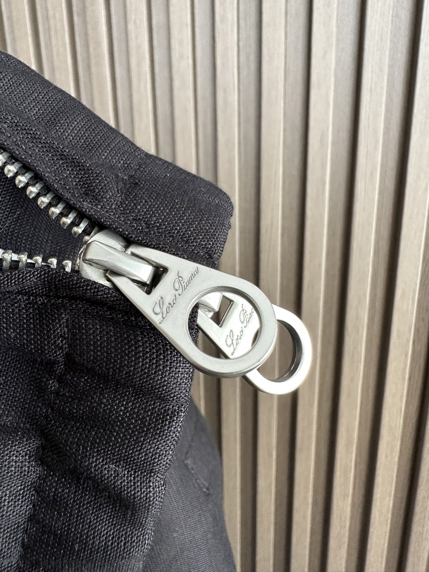 26ss 早春新品Loro piana轻奢立领马甲 | 把高级感穿在日常甄选高支面料，触感软糯，垂坠有型