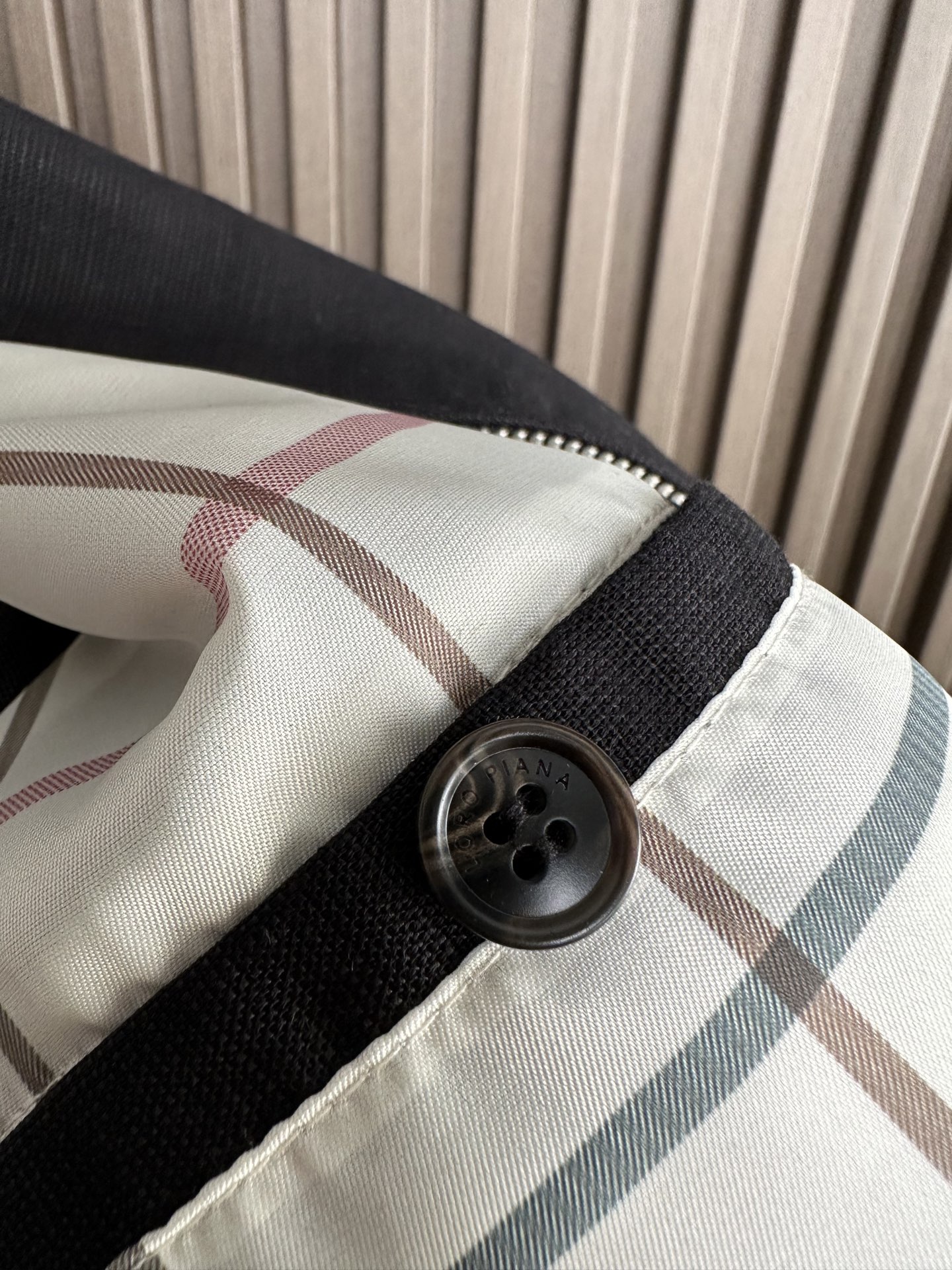 26ss 早春新品Loro piana轻奢立领马甲 | 把高级感穿在日常甄选高支面料，触感软糯，垂坠有型