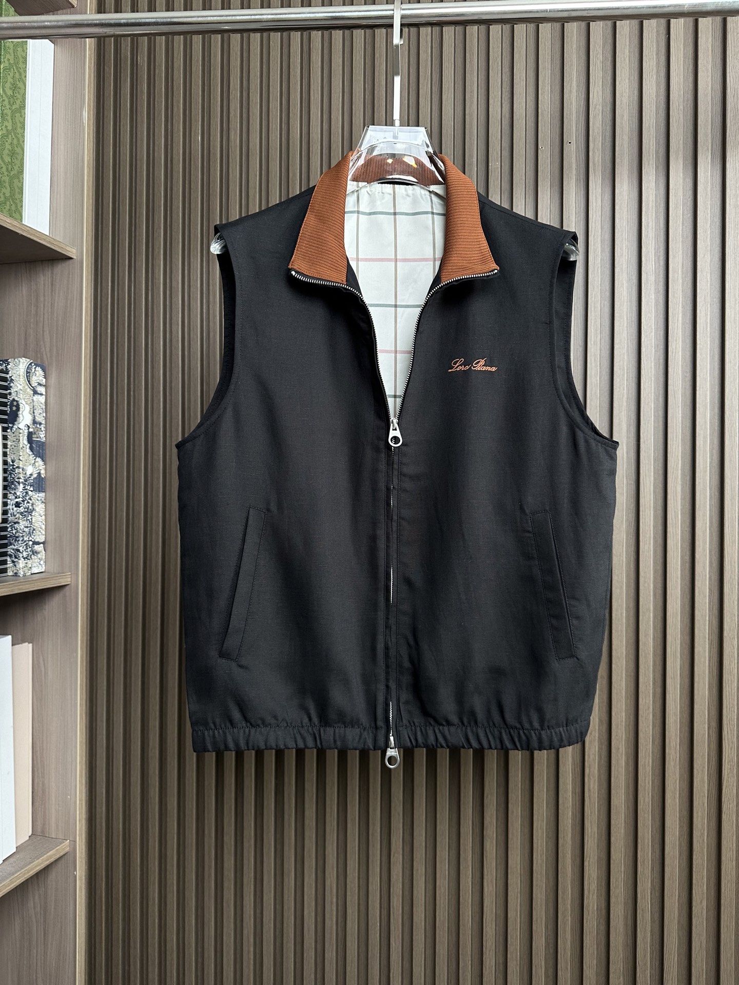 26ss 早春新品Loro piana轻奢立领马甲 | 把高级感穿在日常甄选高支面料，触感软糯，垂坠有型