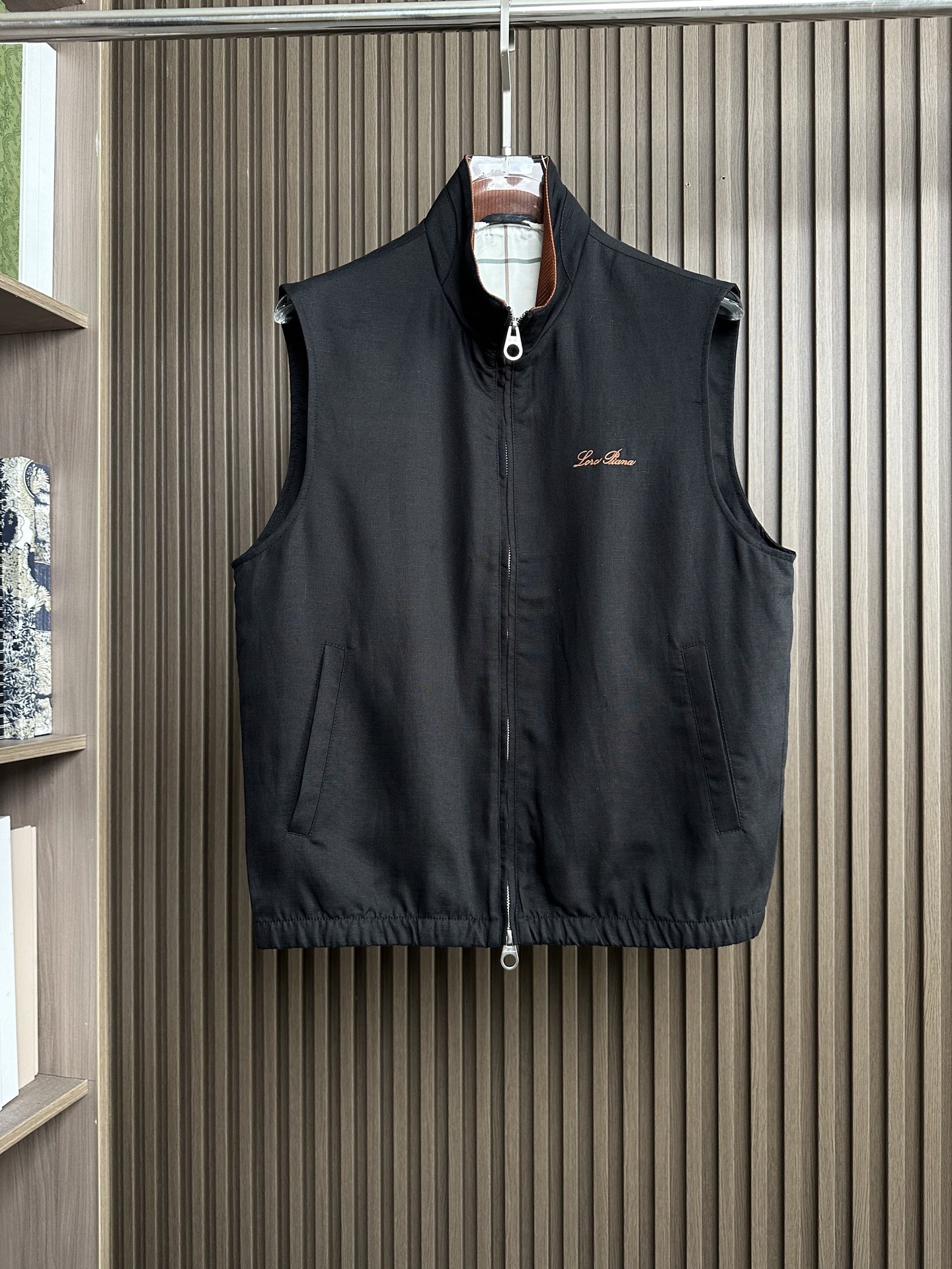 26ss 早春新品Loro piana轻奢立领马甲 | 把高级感穿在日常甄选高支面料，触感软糯，垂坠有型