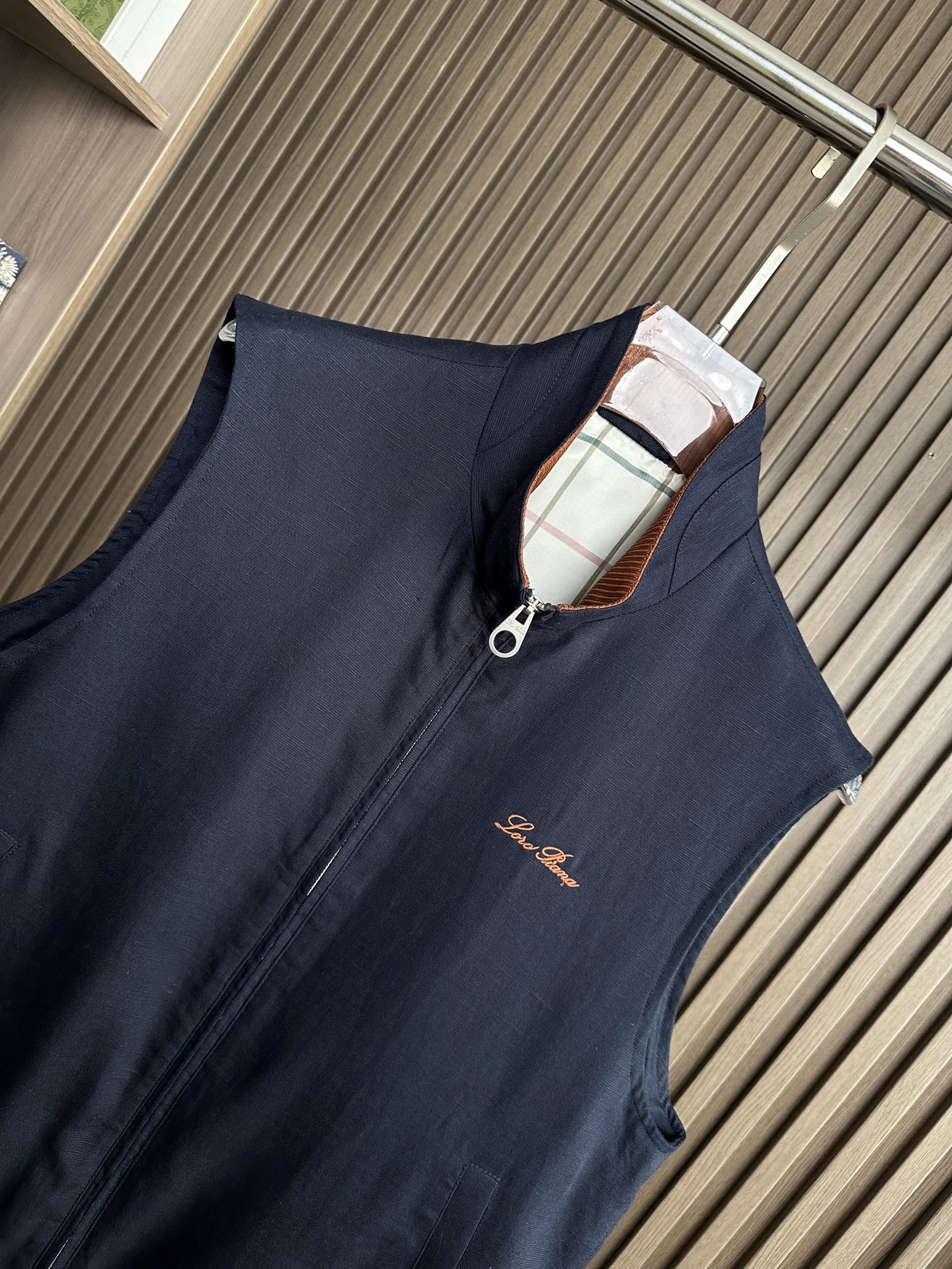 26ss 早春新品Loro piana轻奢立领马甲 | 把高级感穿在日常甄选高支面料，触感软糯，垂坠有型