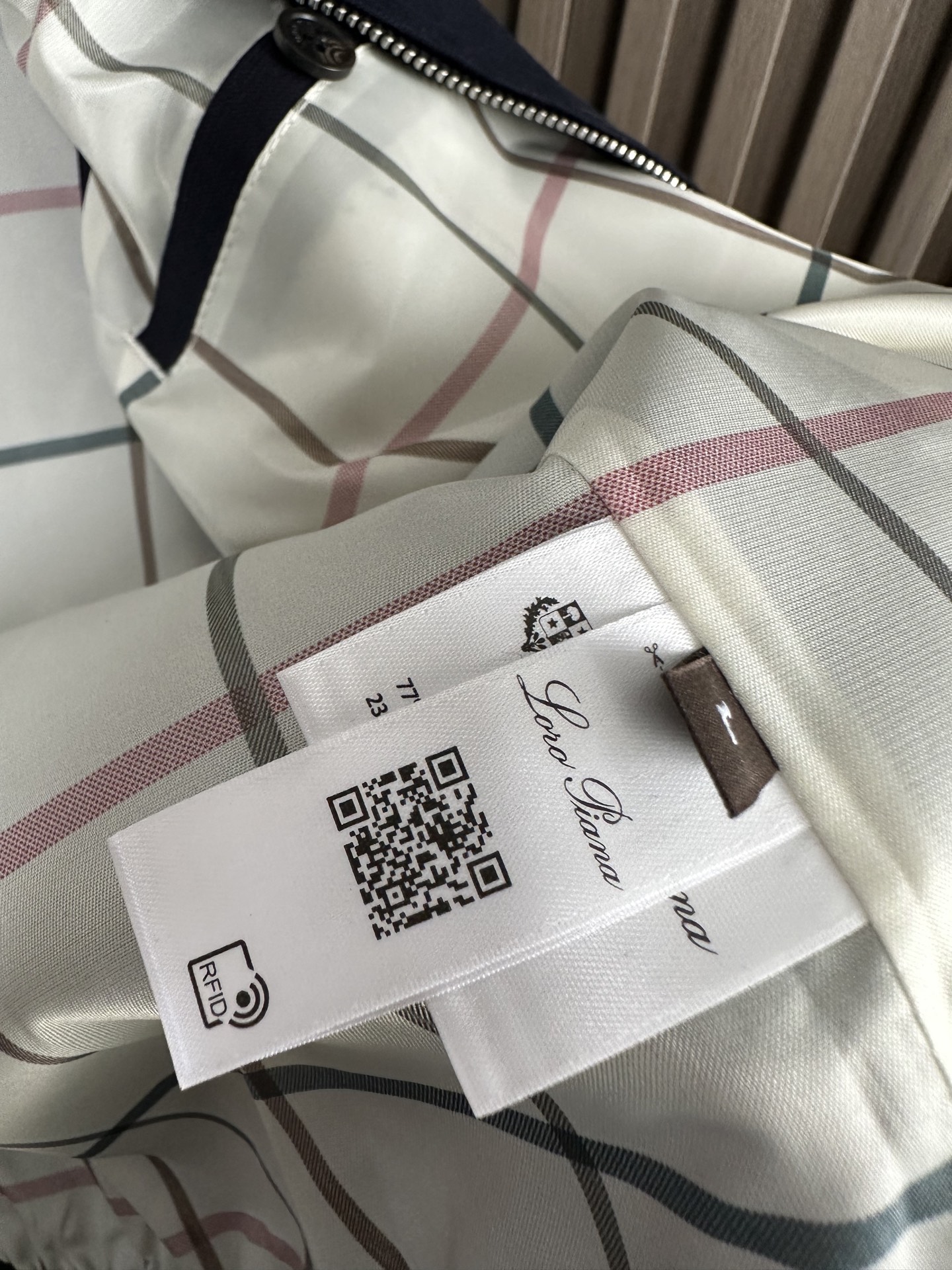 26ss 早春新品Loro piana轻奢立领马甲 | 把高级感穿在日常甄选高支面料，触感软糯，垂坠有型