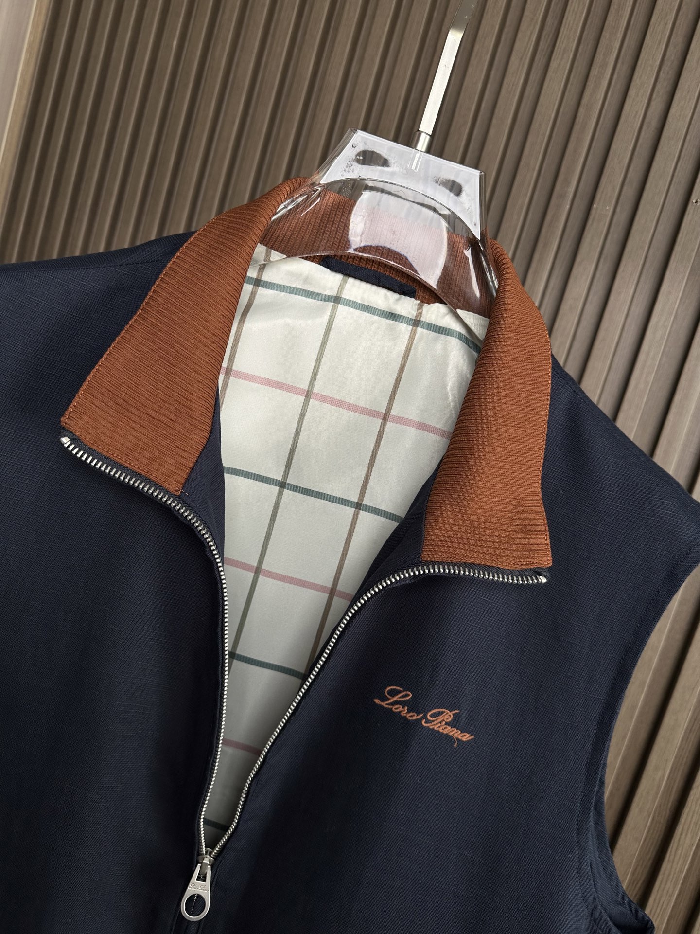 26ss 早春新品Loro piana轻奢立领马甲 | 把高级感穿在日常甄选高支面料，触感软糯，垂坠有型