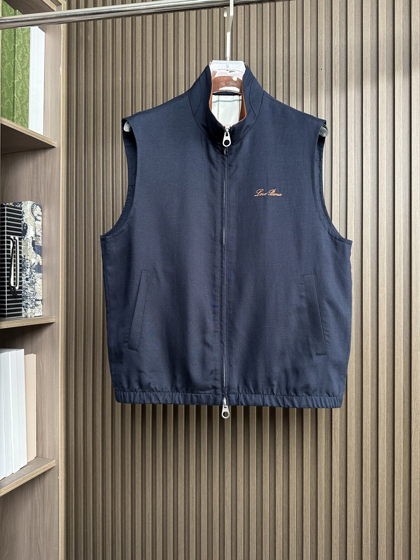 26ss 早春新品Loro piana轻奢立领马甲 | 把高级感穿在日常甄选高支面料，触感软糯，垂坠有型